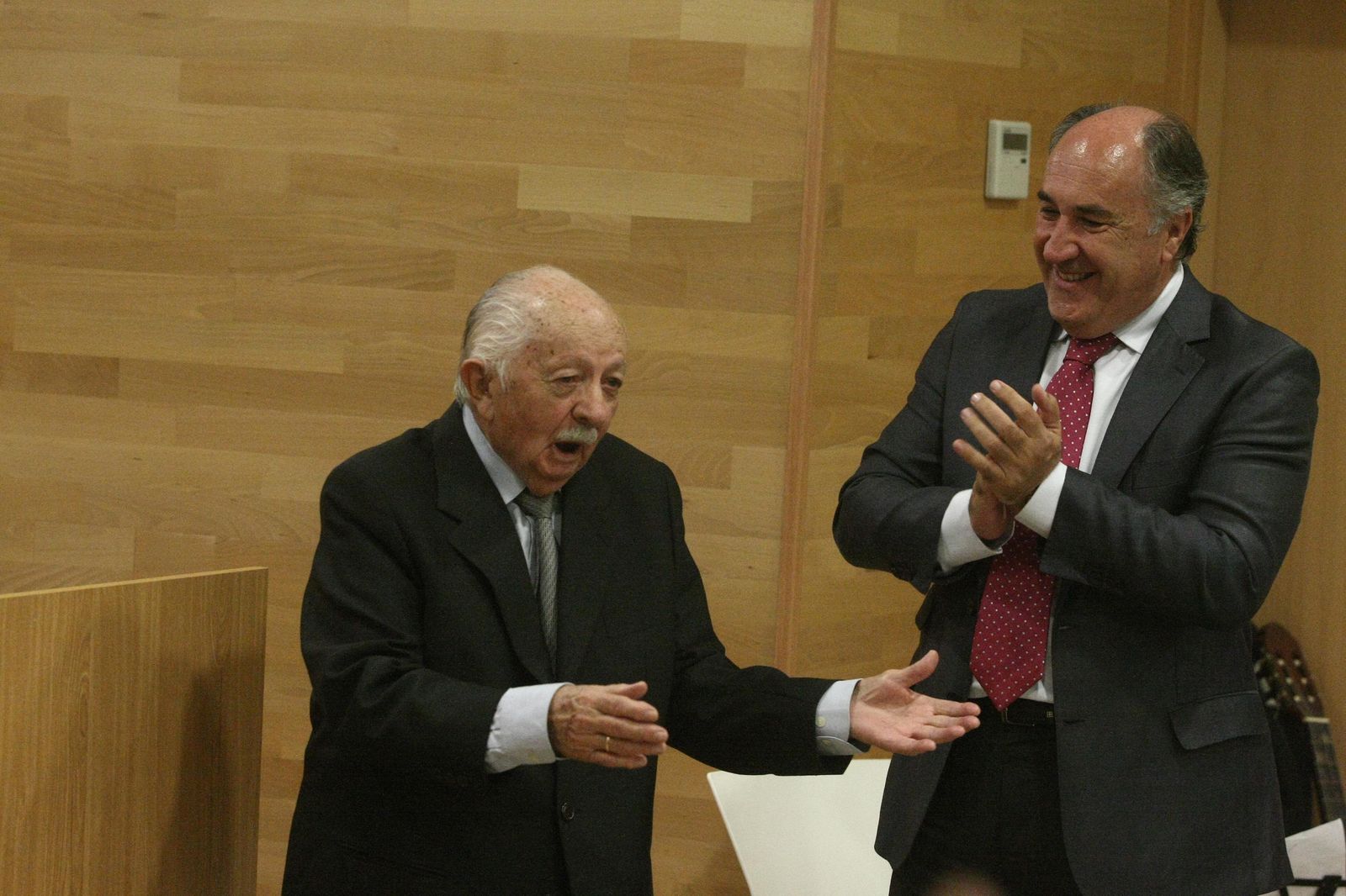 Ricardo Silva, emocionado, junto a José Ignacio Landaluce.