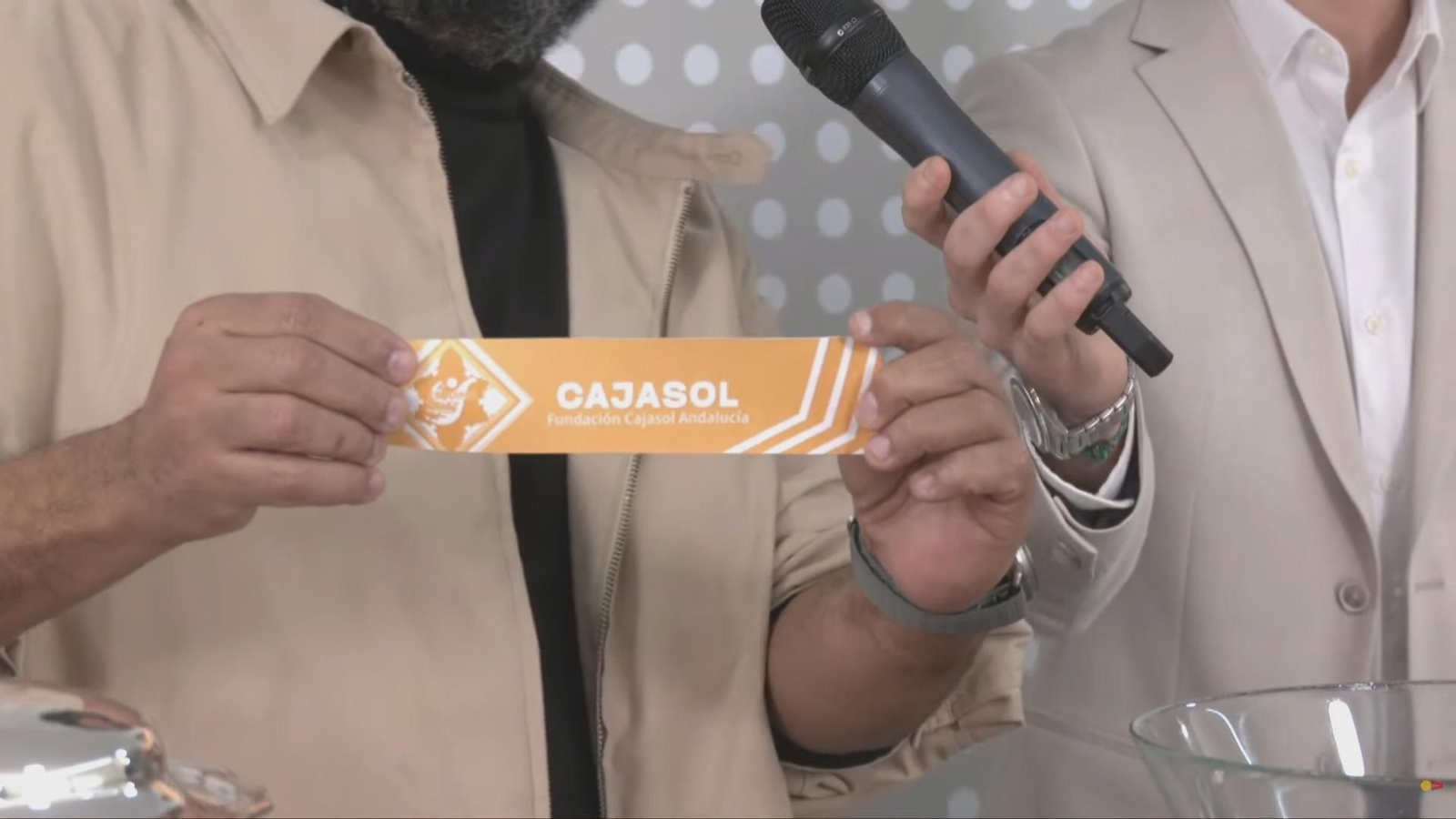 La papeleta del Cajasol, durante el sorteo.