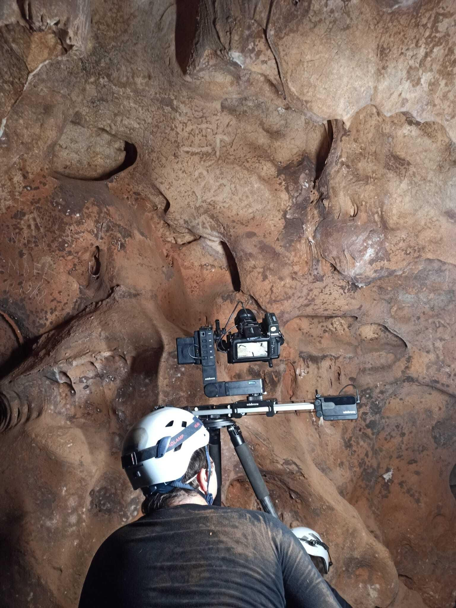 Las mejores fotografías de la visita de National Geographic a la Cueva de la Victoria