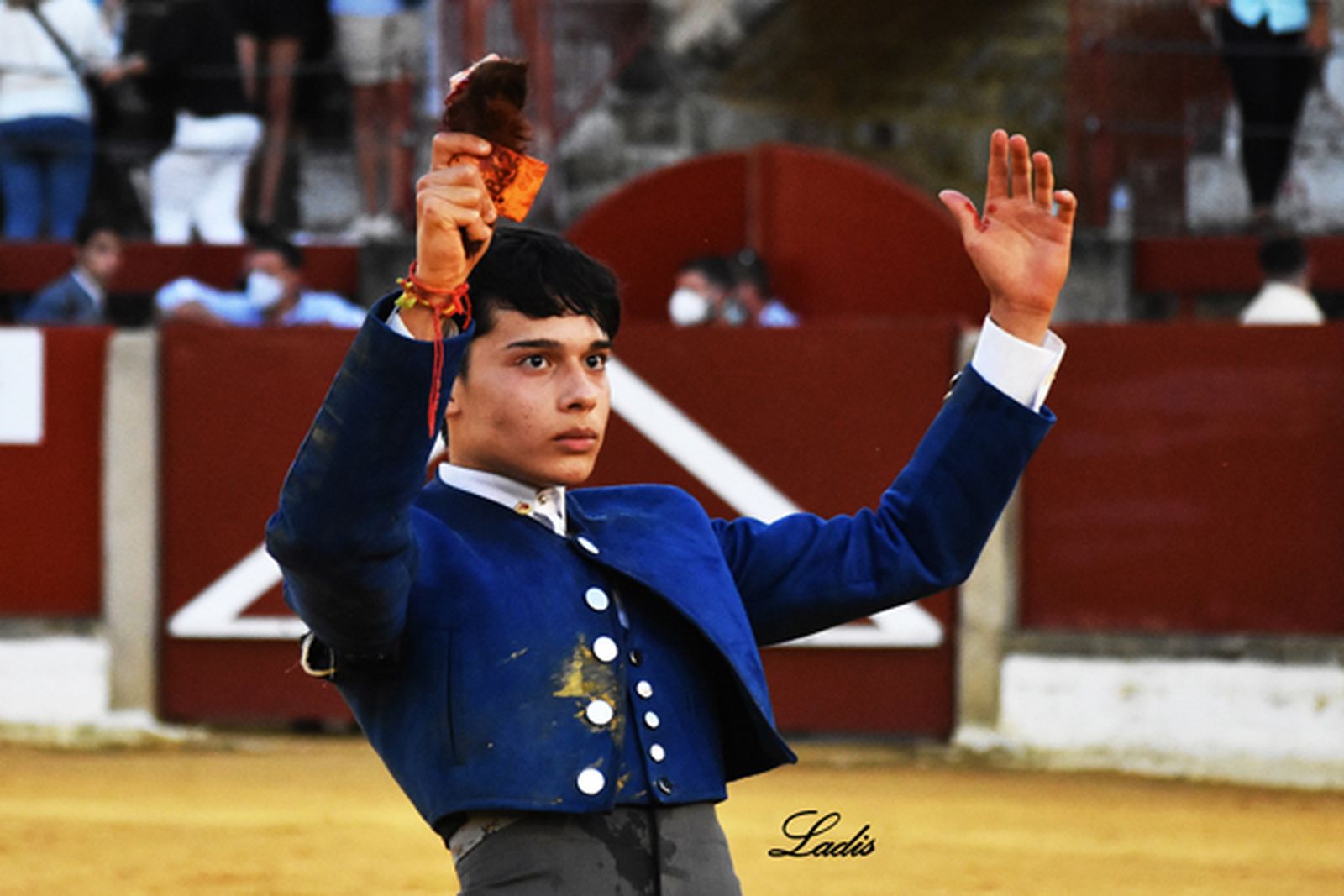 El almeriense cortó una oreja.