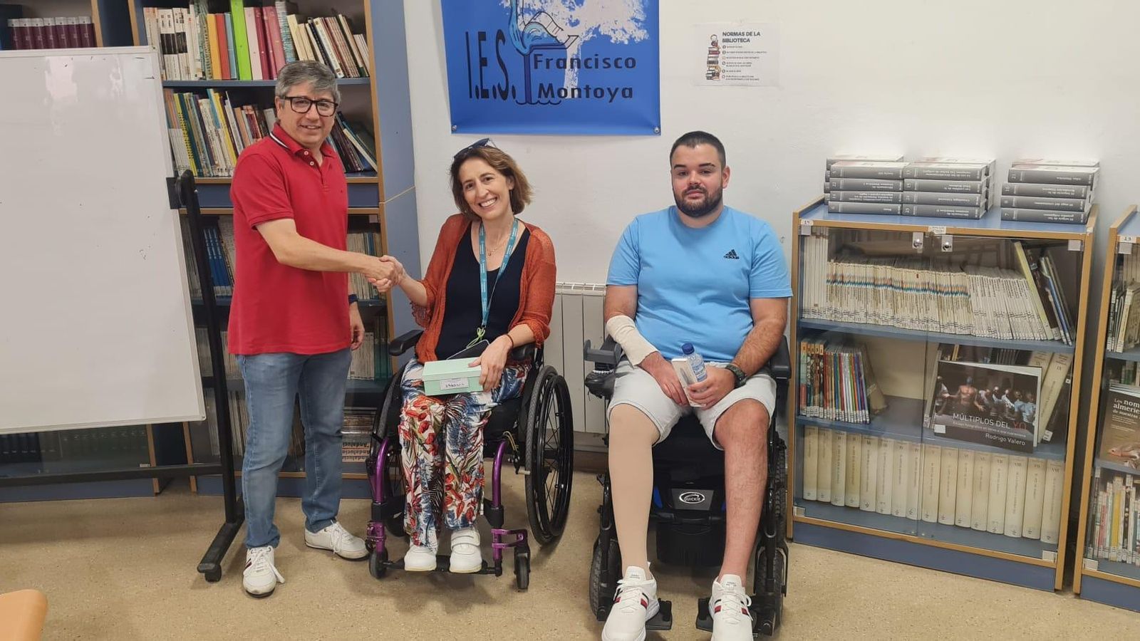 Aspaym agradece al director, Pedro Lozano, su colaboración con la campaña de seguridad vial Aspaym agradece al director, Pedro Lozano, su colaboración con la campaña de seguridad vial