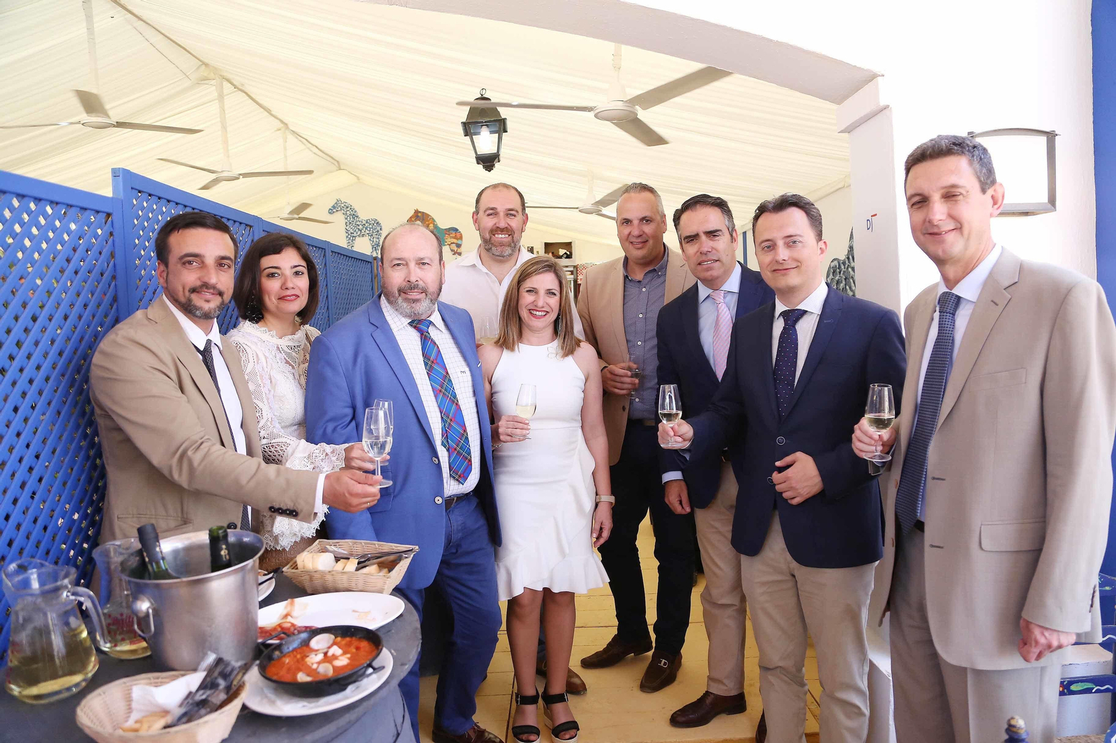 La presidenta de la Diputación de Cádiz, Irene García, los delegados municipales de Economía y Medio Ambiente, Santiago Galván y José Antonio Díaz, junto a Juan Carlos Ruiz-Boix, Jesús Solís, Yoli Varo, Rafael Navas y Miguel Berraquero, director y gerente del periódico.