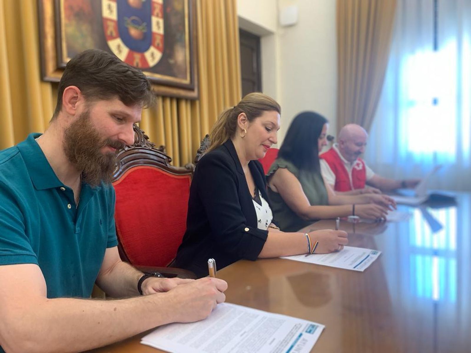 Firma del convenio entre Ayuntamiento, Cruz Roja y Cáritas.