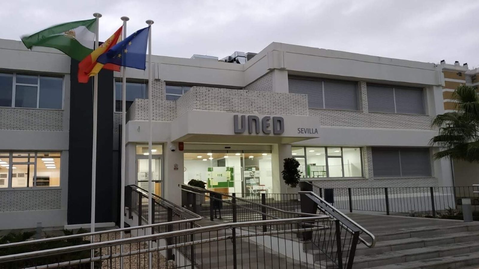 Campus distribuido entre más de 60 sedes nacionales y 22 internacionales implantadas en 3 continentes