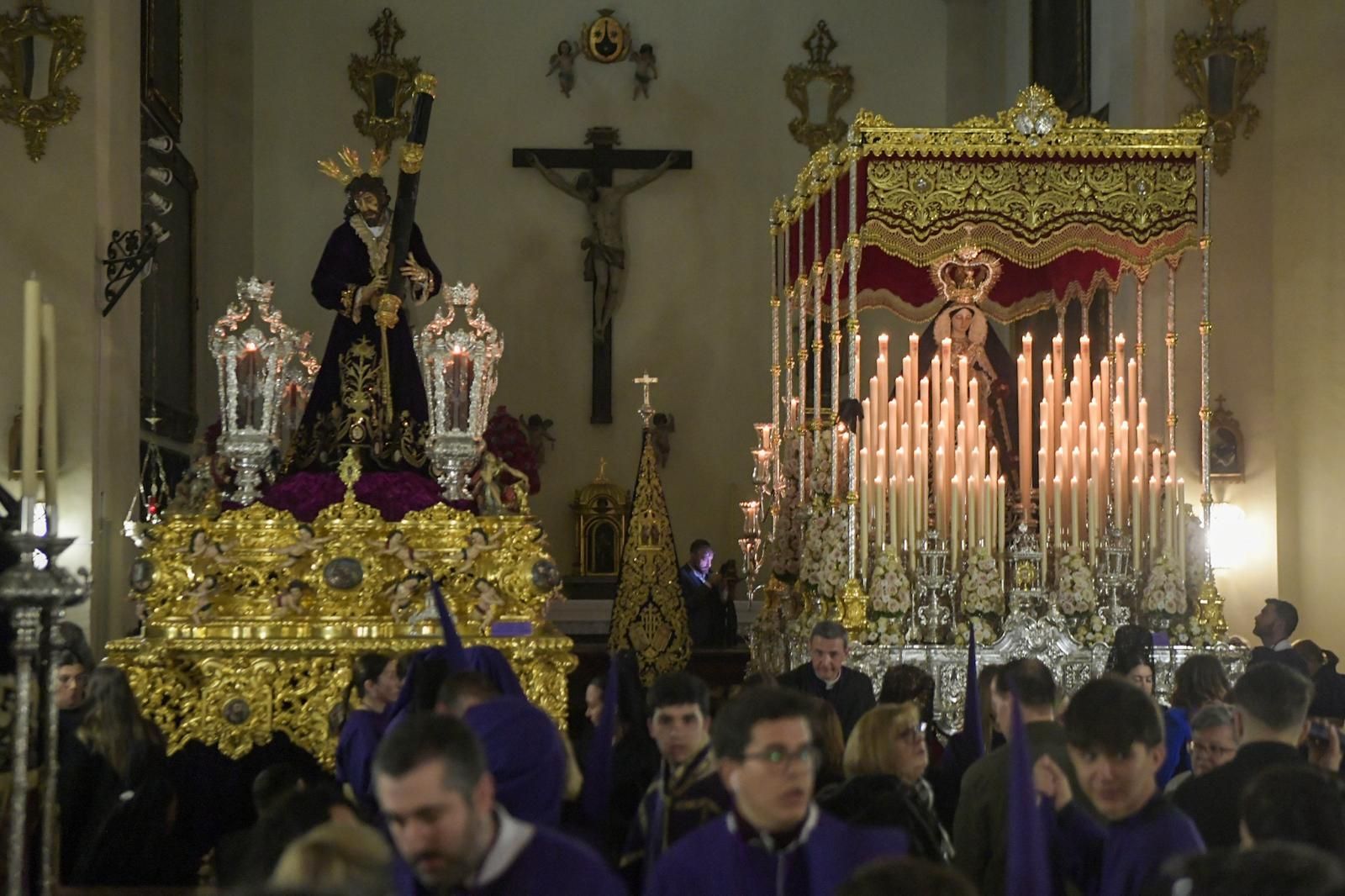 Fotos: Nazarenos acaba con la expectación cancelando su recorrido