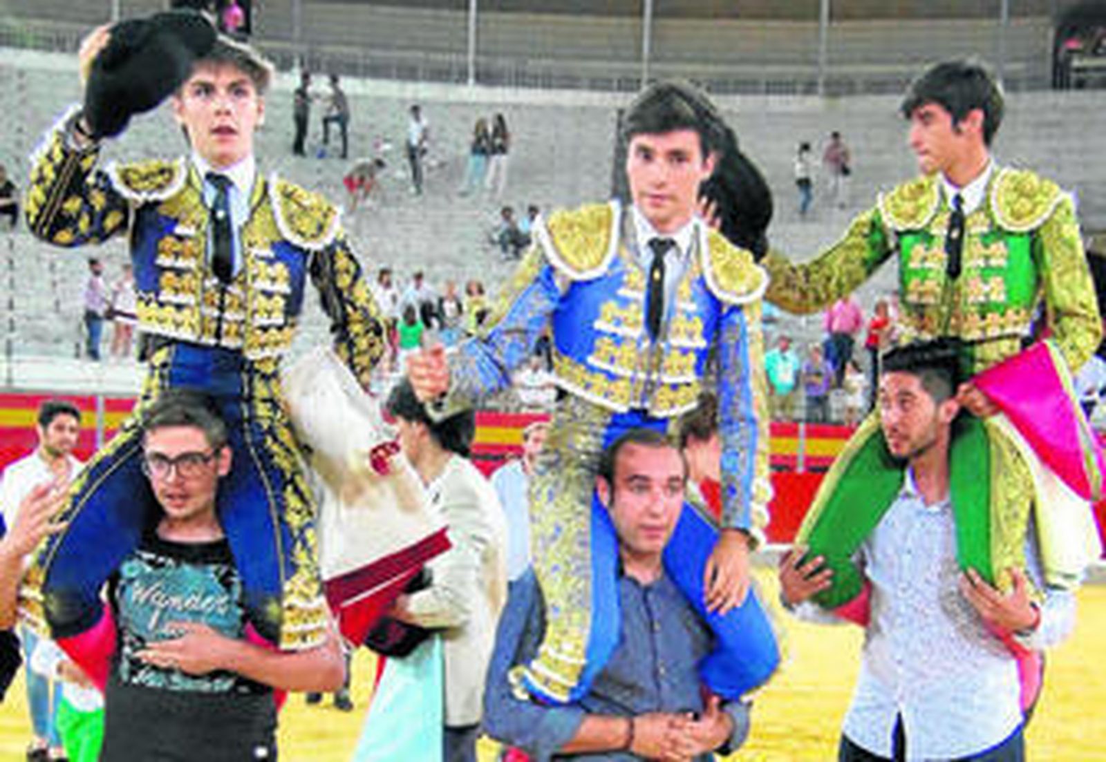 Antonio Medina, Juan José Romera y Sergio Roldán salieron a hombros del coso granadino.