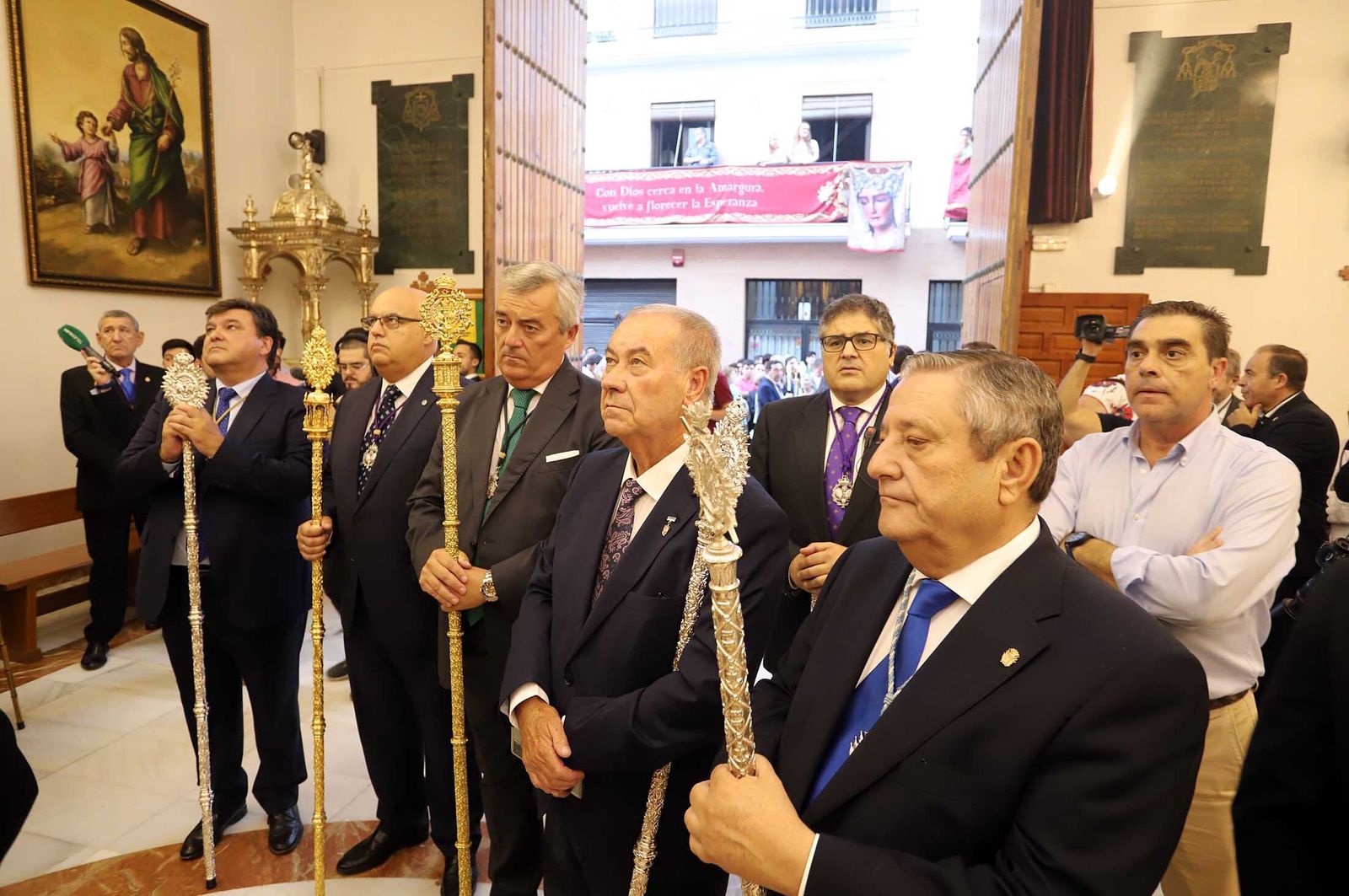 Imágenes de la procesión de la Virgen de la Amargura por las calles de Huelva