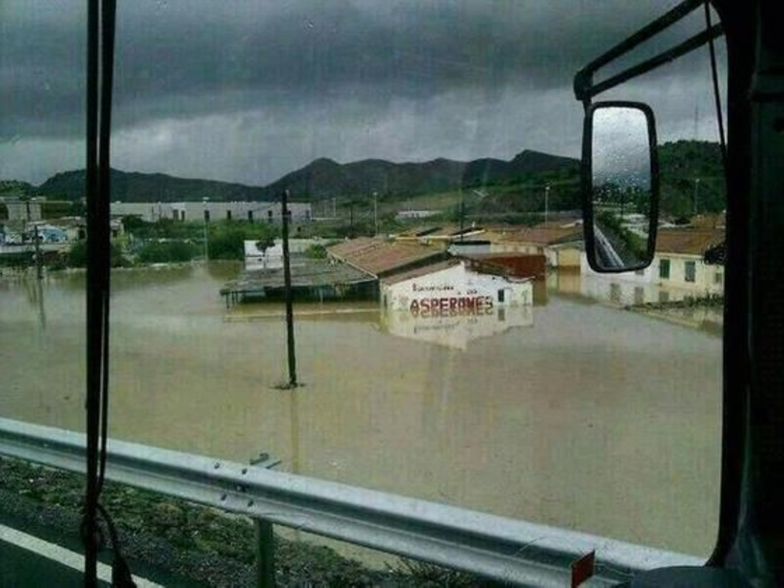 Inundaciones en la capital 

Foto: Twitter