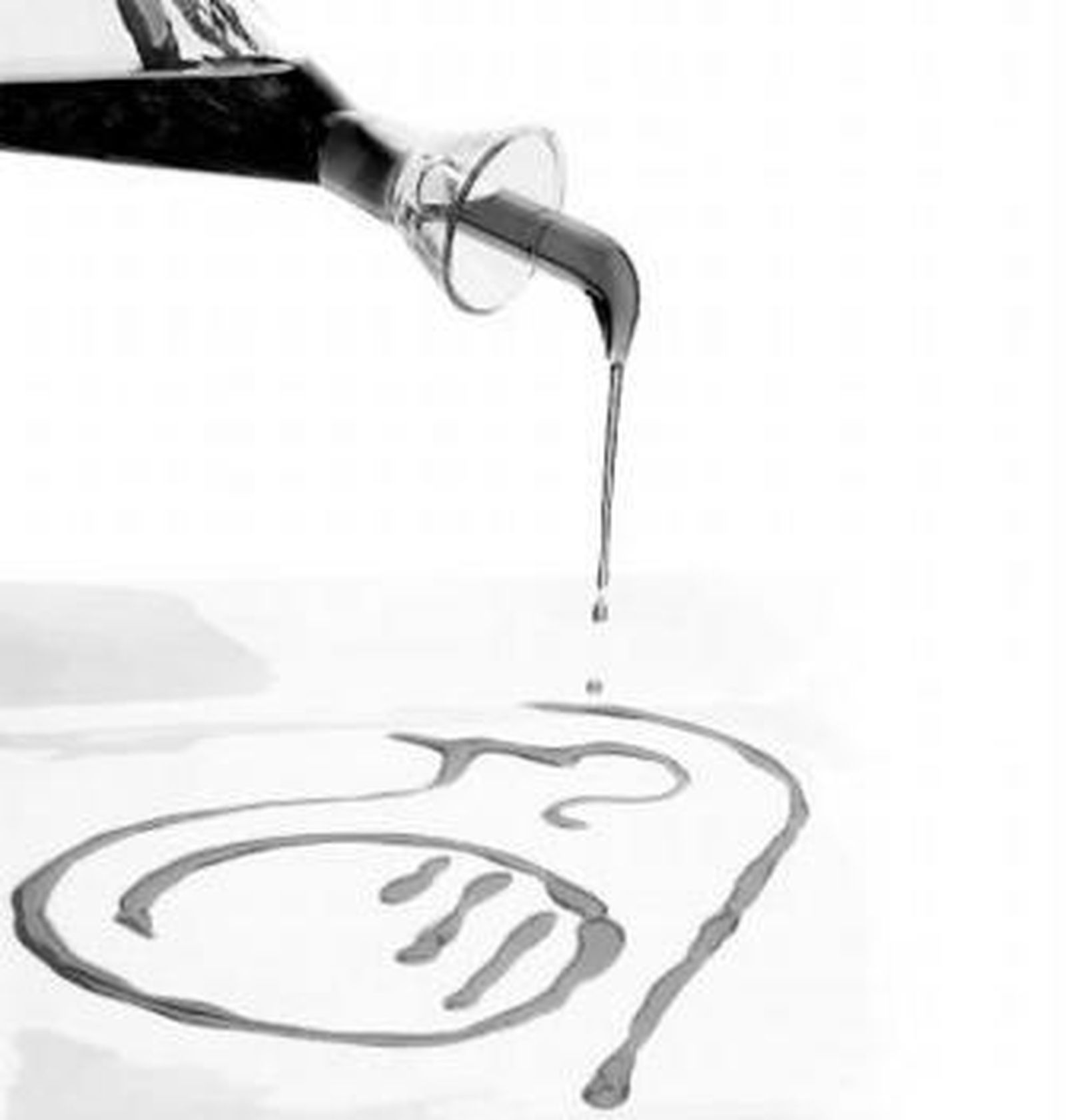 Una vinagrera 'pinta' el logotipo del vinagre de Jerez.