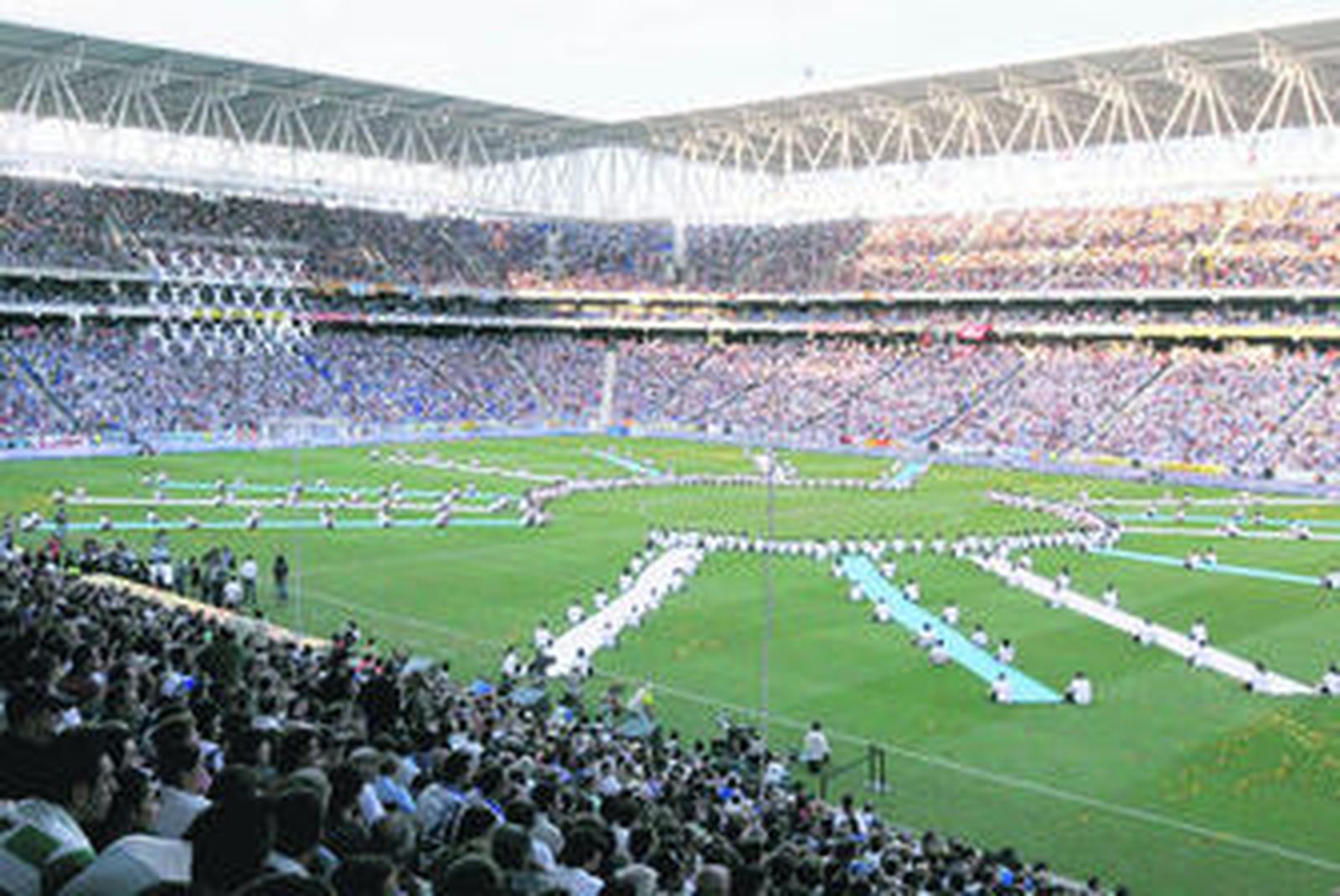 Imagen de un momento de la inauguración del nuevo estadio Cornellá-El Prat.