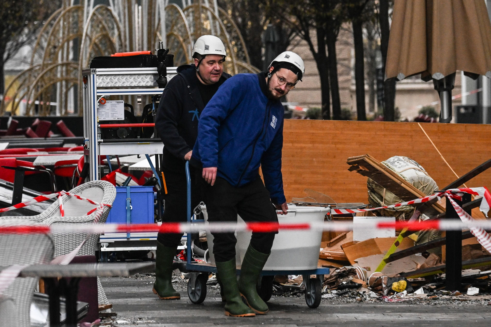 Las fotos del reventón del Aquadom en Berlín