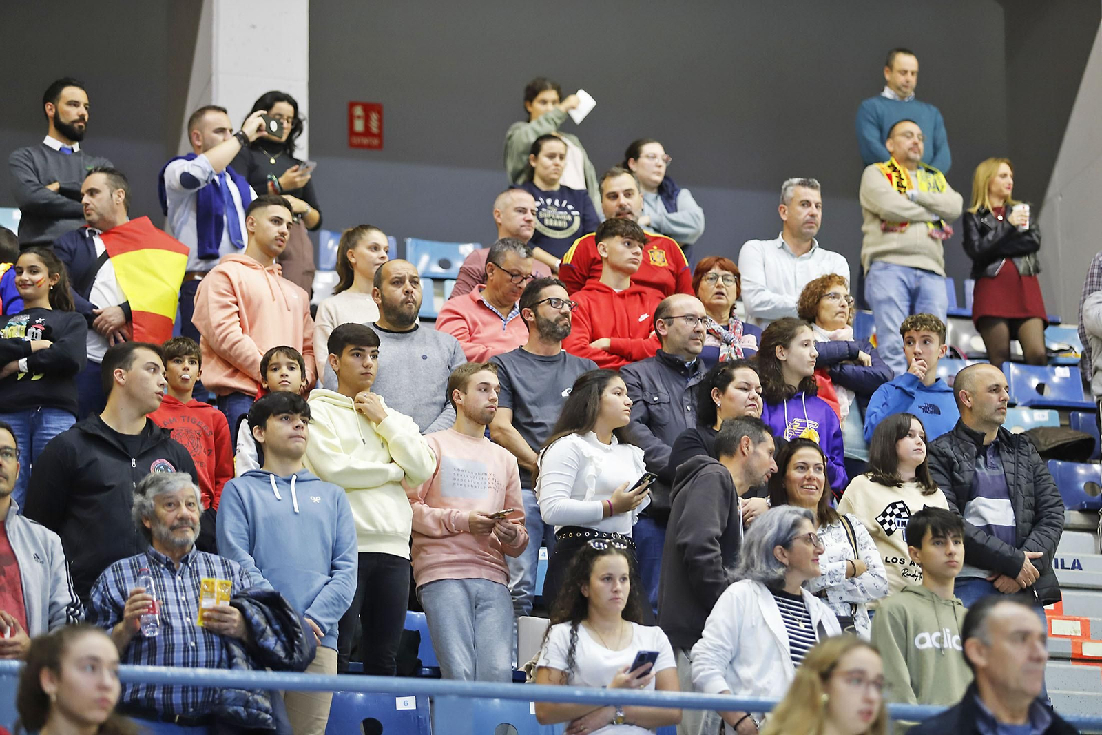 Ambiente en las gradas en el partido de la selección Española femenina de baloncesto contra Islnadia