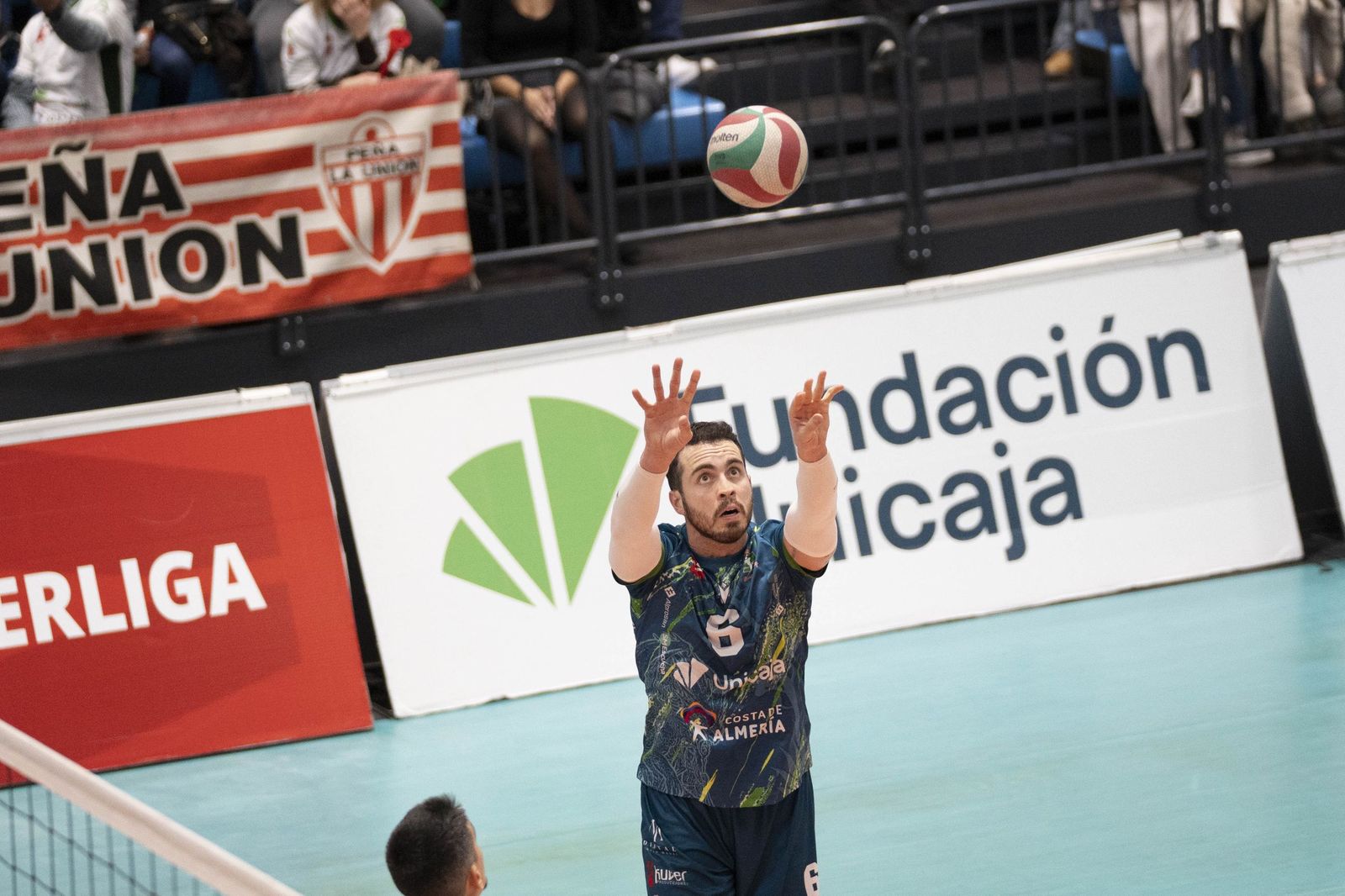 Las imágenes del partido entre Unicaja Costa de Almería y Pamesa Teruel de Superliga de voleibol