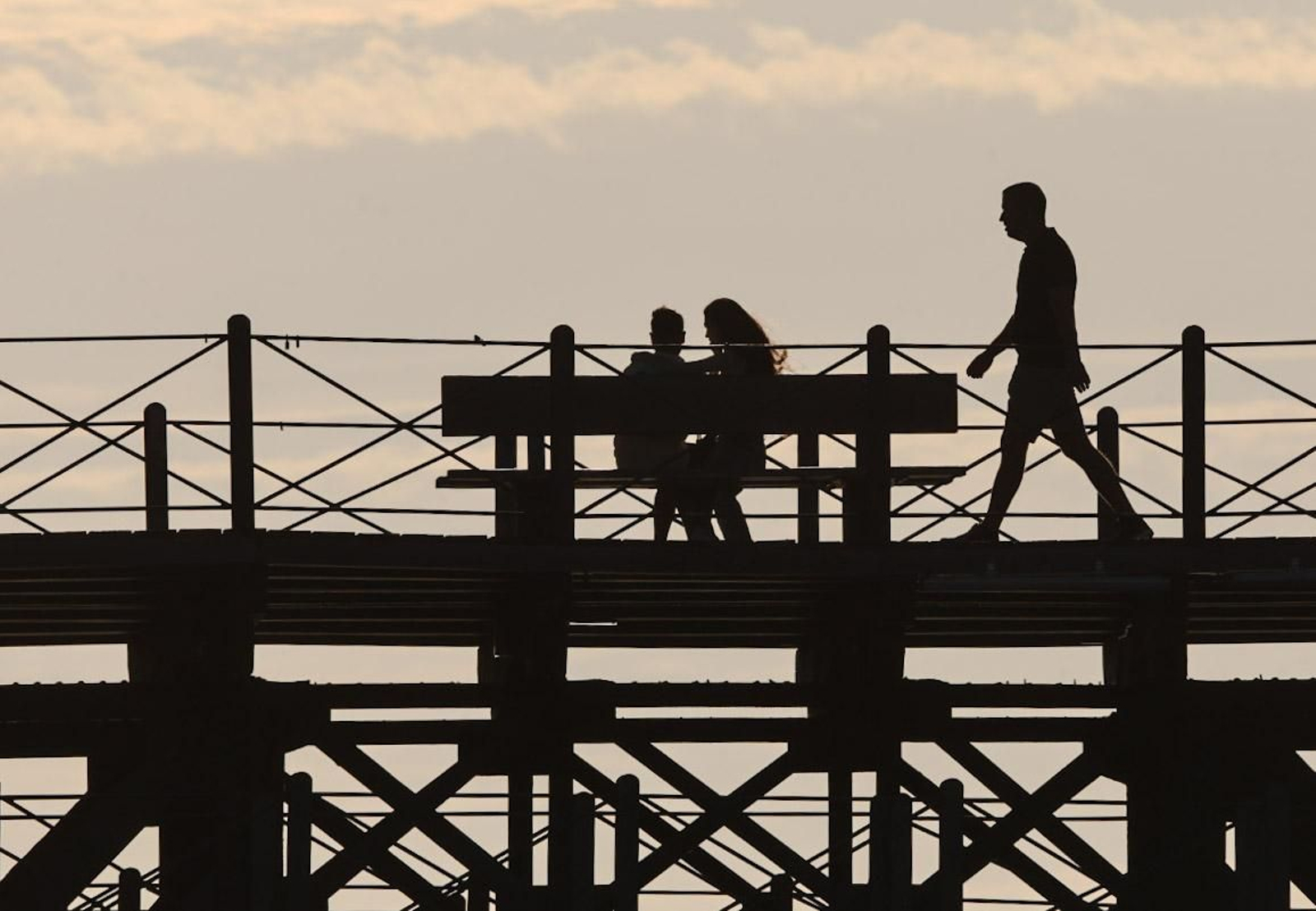 El muelle de la compañía Rio Tinto, el lugar de Huelva donde cada atardecer es un espectáculo diferente