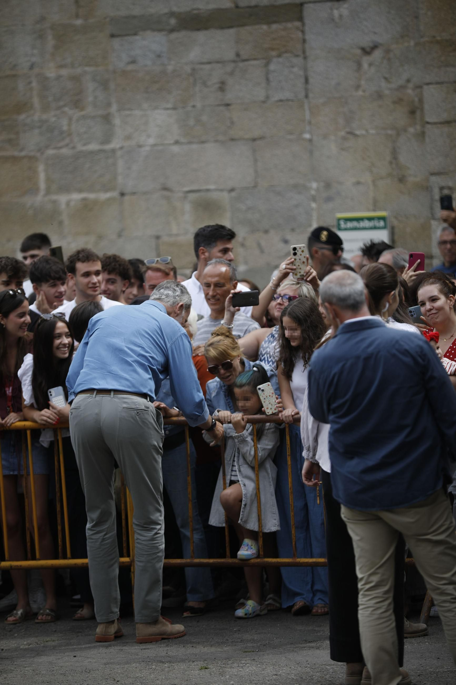 Las fotos de la visita de los Reyes a las zonas afectadas por los incendios en Sanabria y Las Médulas