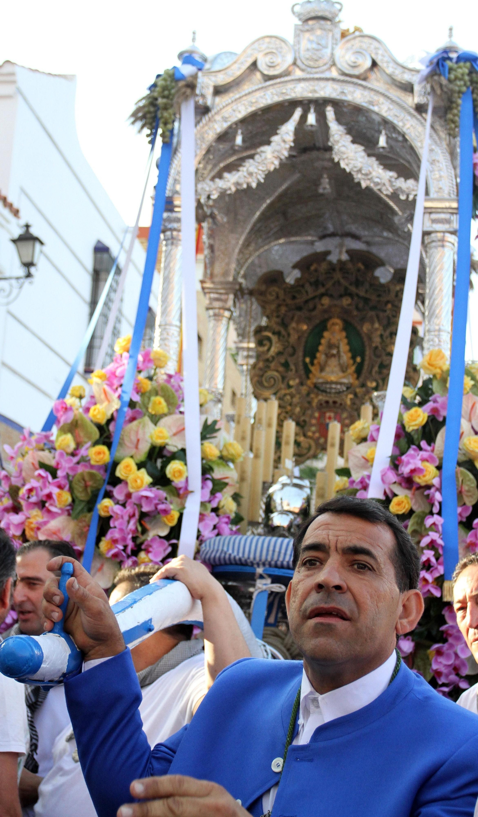 Imágenes de la salida de la Hermandad de Huelva