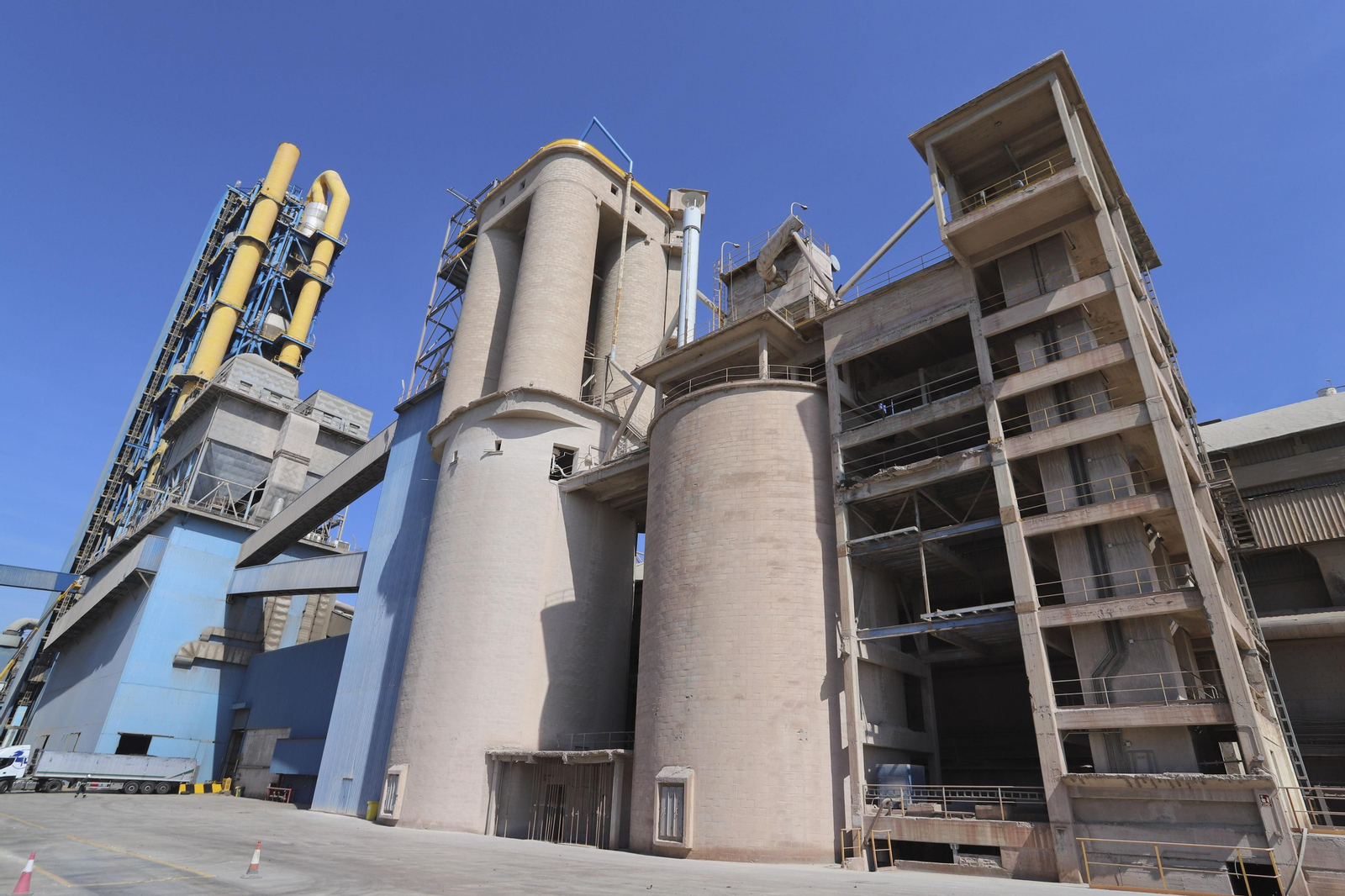Fábrica de cemento de la Araña en Málaga