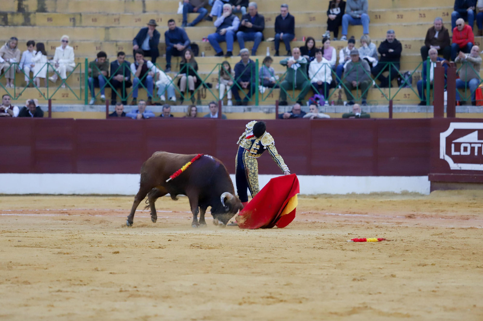 Imágenes de la novillada previa a la Semana Santa en la plaza de toros de La Línea