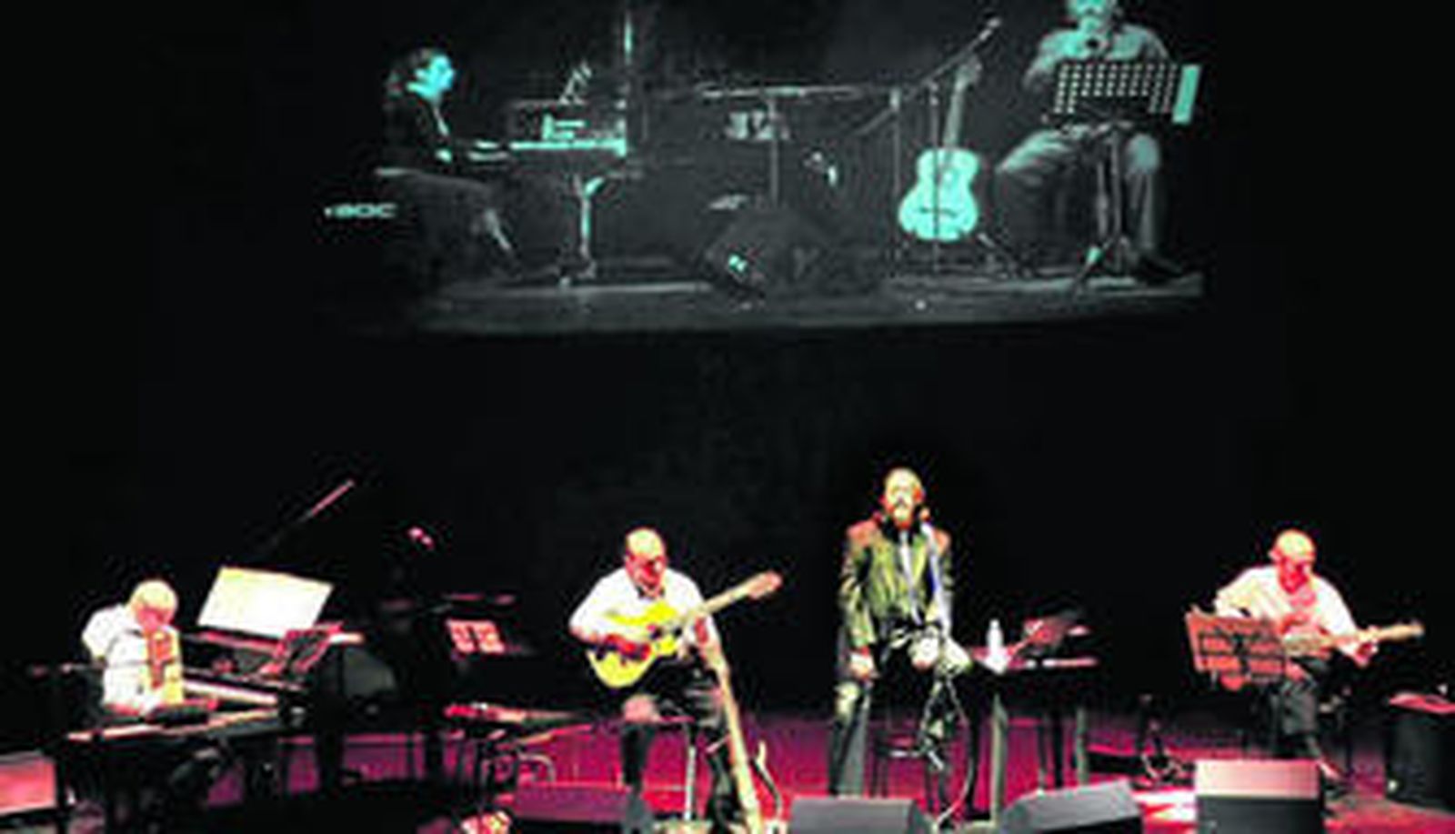 Jolís Gualda acompañado de sus músicos en uno de sus conciertos.