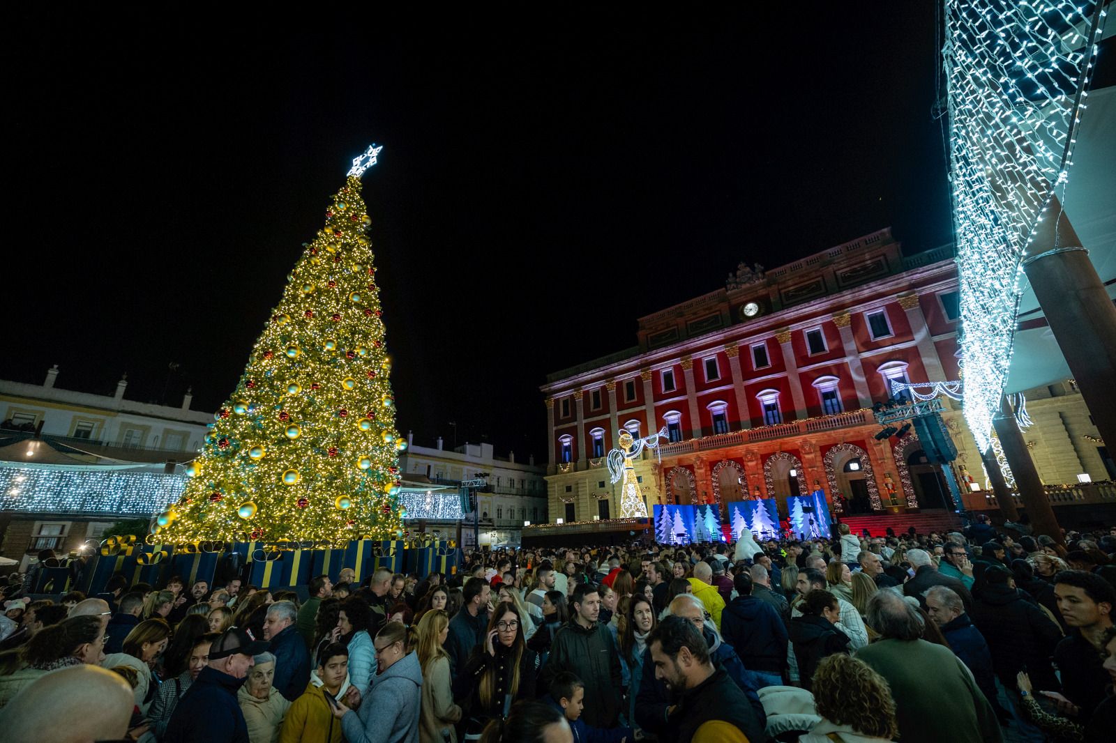 Imágenes: San Fernando inaugura el alumbrado de la Navidad 2023