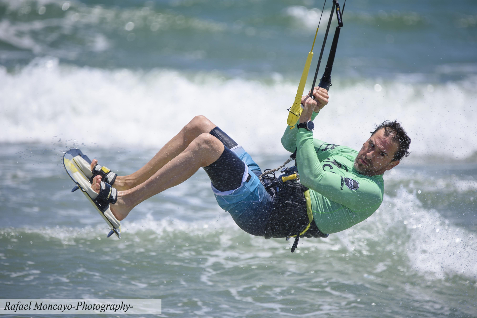 El secreto para volar sobre las olas en el Campo de Gibraltar