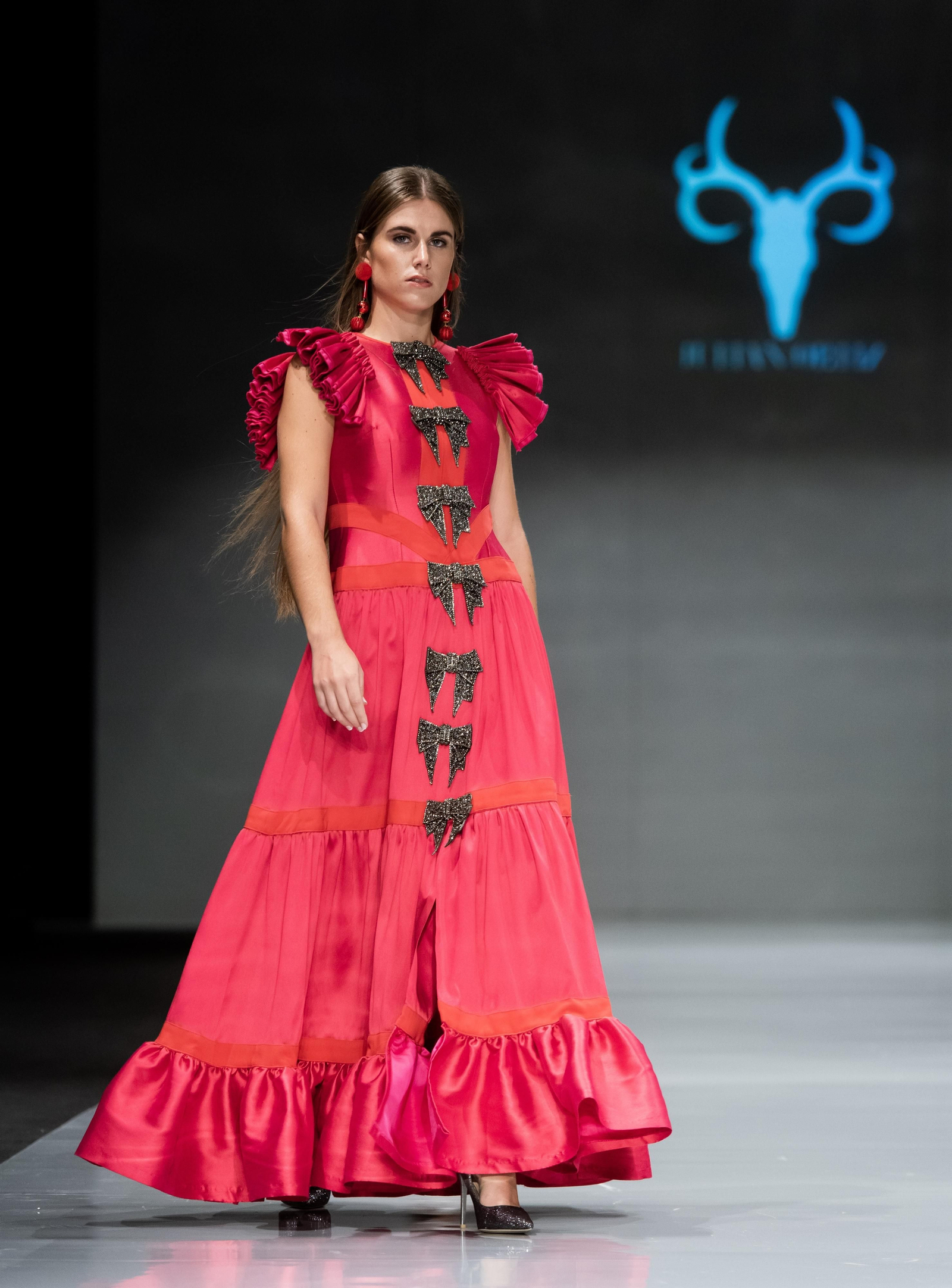 Raices, una revisión a sus orígenes a través de la moda del diseñador Julián Ortiz