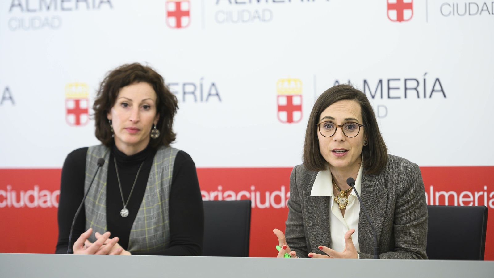 María Vázquez y Margarita Cobos