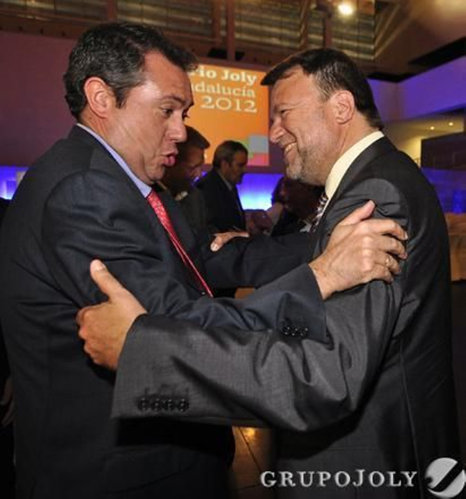 Juan Espadas, portavoz del PSOE en el Ayuntamiento de Sevilla, con el ex alcalde Alfredo Sánchez Monteseirín.

Foto: Antonio Pizarro/Juan Carlos Vázquez/Victoria Hidalgo/ Manuel Gómez