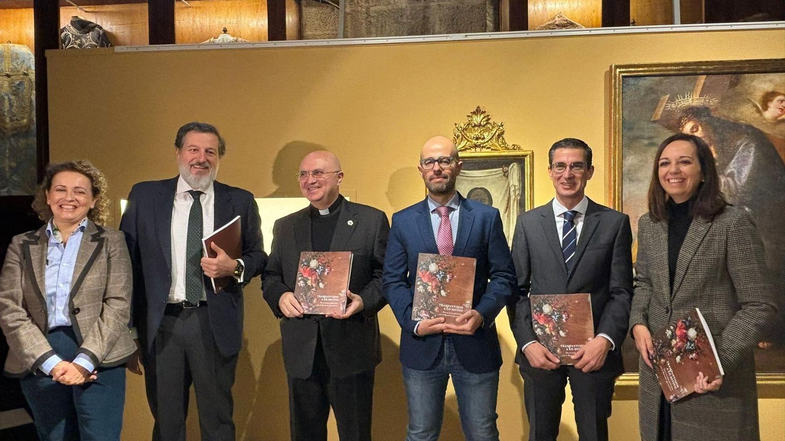 Marta Torres, Luis Jesús García-Lomas, el deán de la seo, Francisco Juan Martínez, José Joaquín Quesada, Fernando Planelle y Pilar Rodrigo.