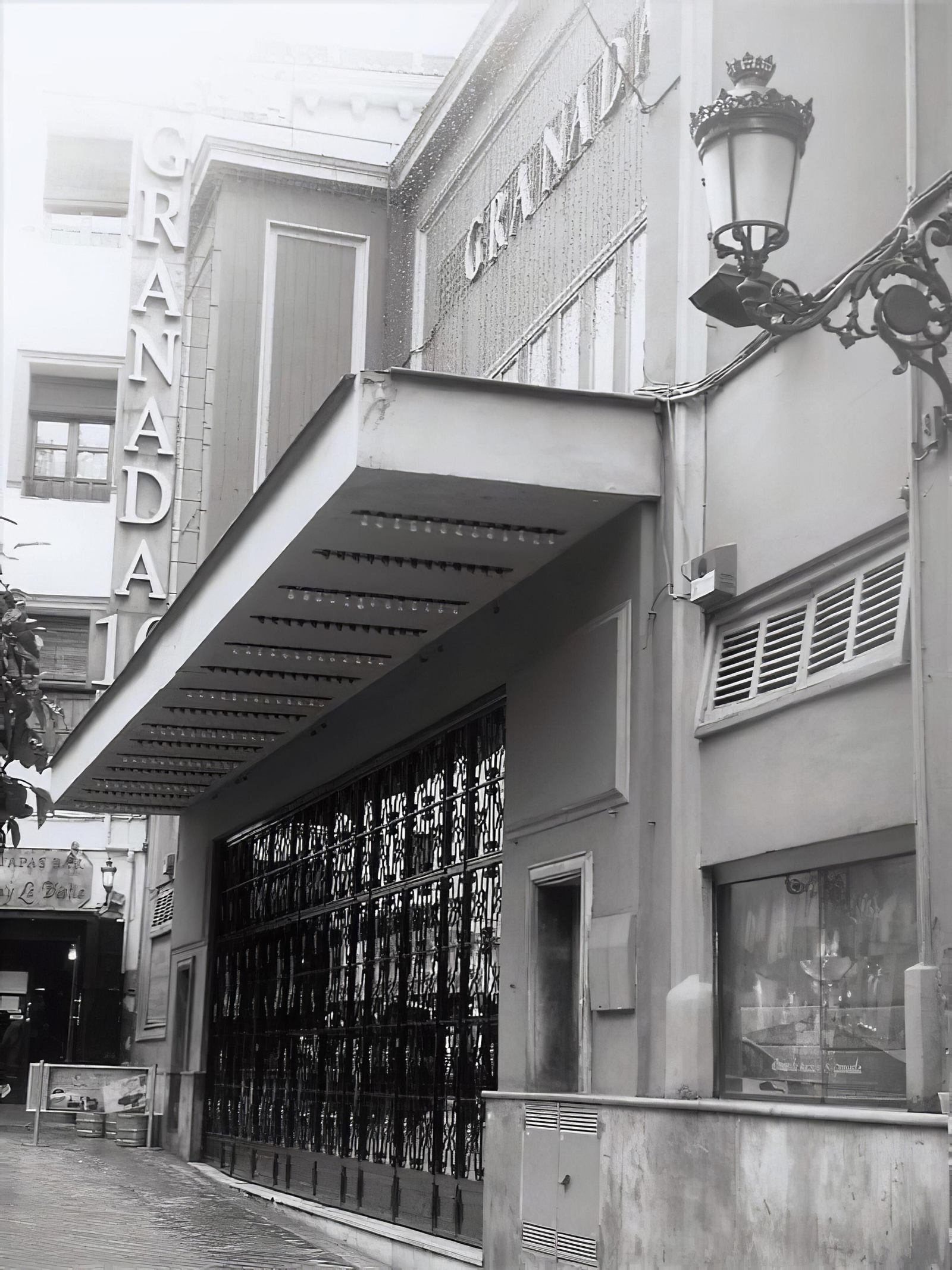 Cine Granada, convertido en la discoteca Granada 10