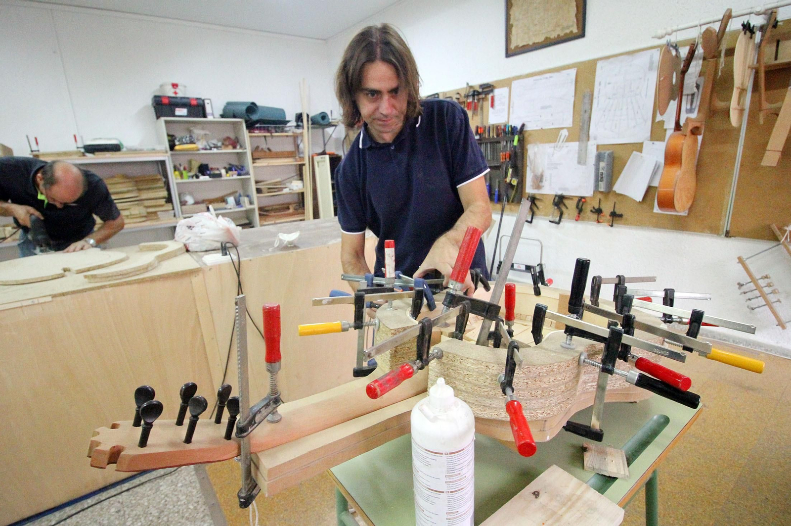 fábrica de sueñosLa construcción artesana de la guitarra española