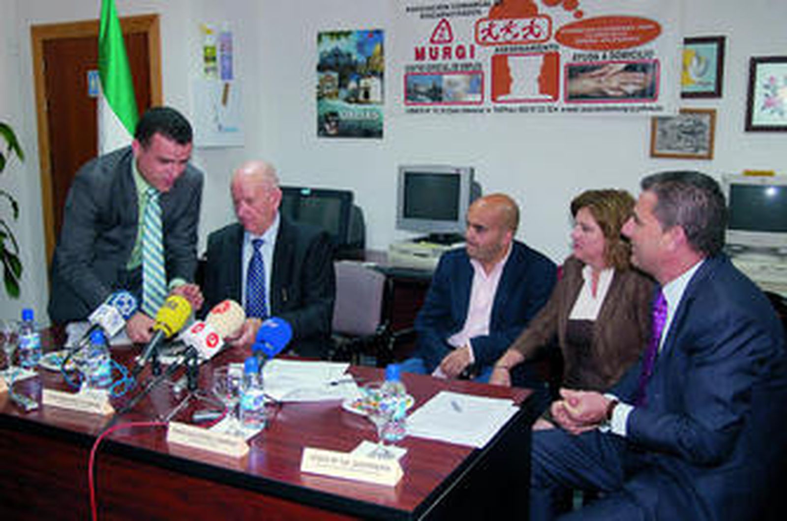 Momento de la firma del convenio entre Murgi e Ibercaja.