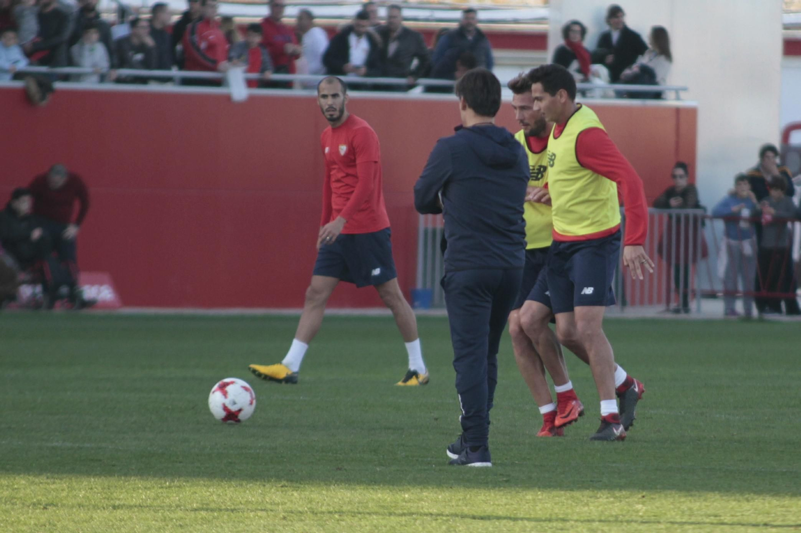 El entrenamiento del Sevilla a puerta abierta