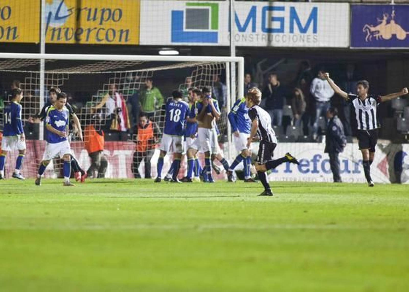 Los de Pepe Mel se dejan remontar en dos minutos.

Foto: LOF