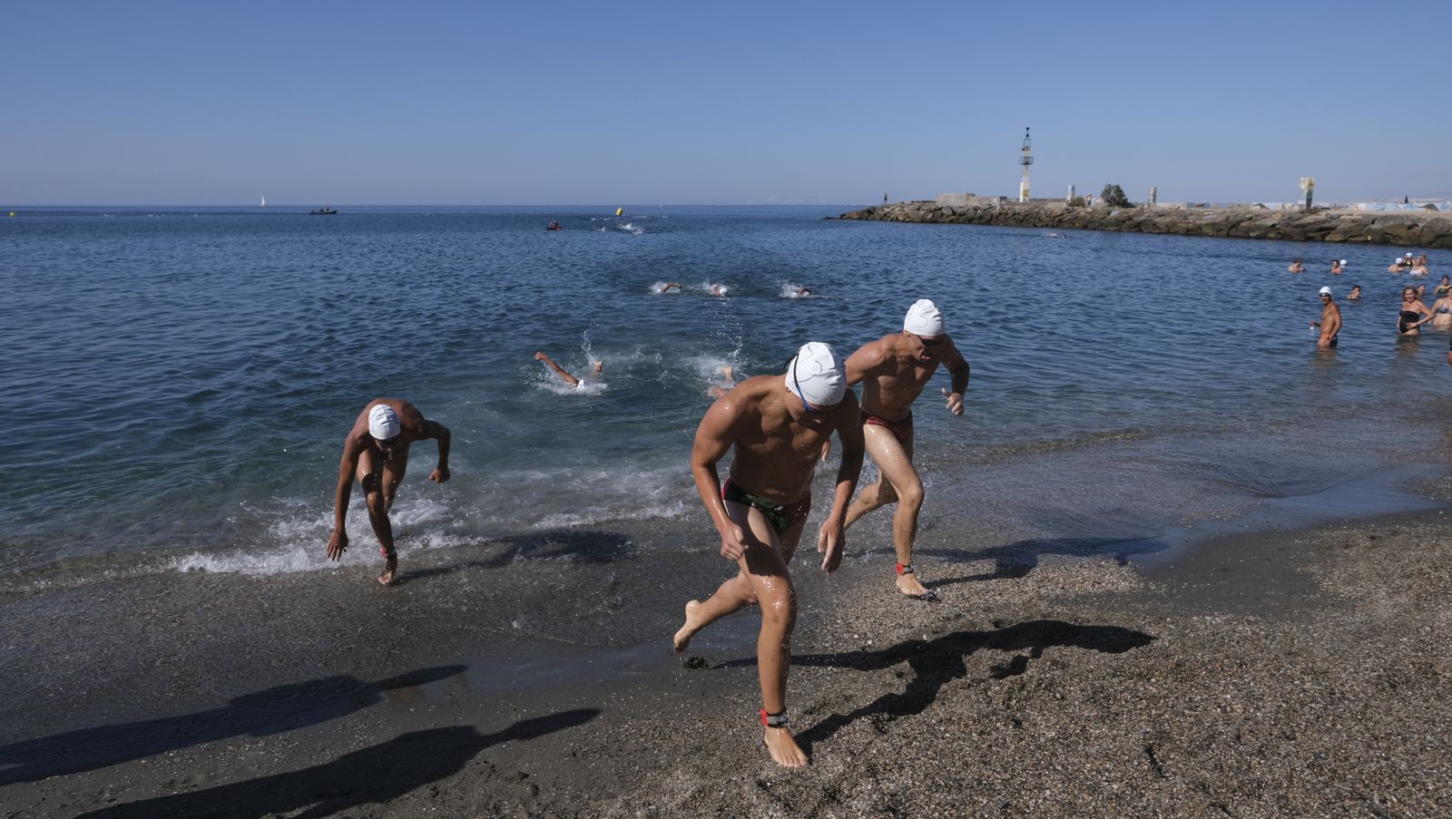 Imágenes de la travesía a nado de la Feria de Almería 2022