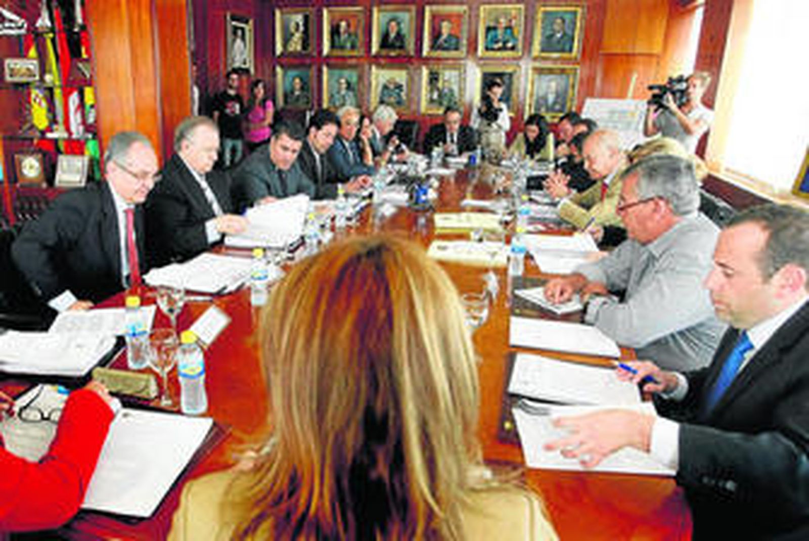 El nuevo comité ejecutivo de la Zona Franca, al completo, se reunió ayer por primera vez.