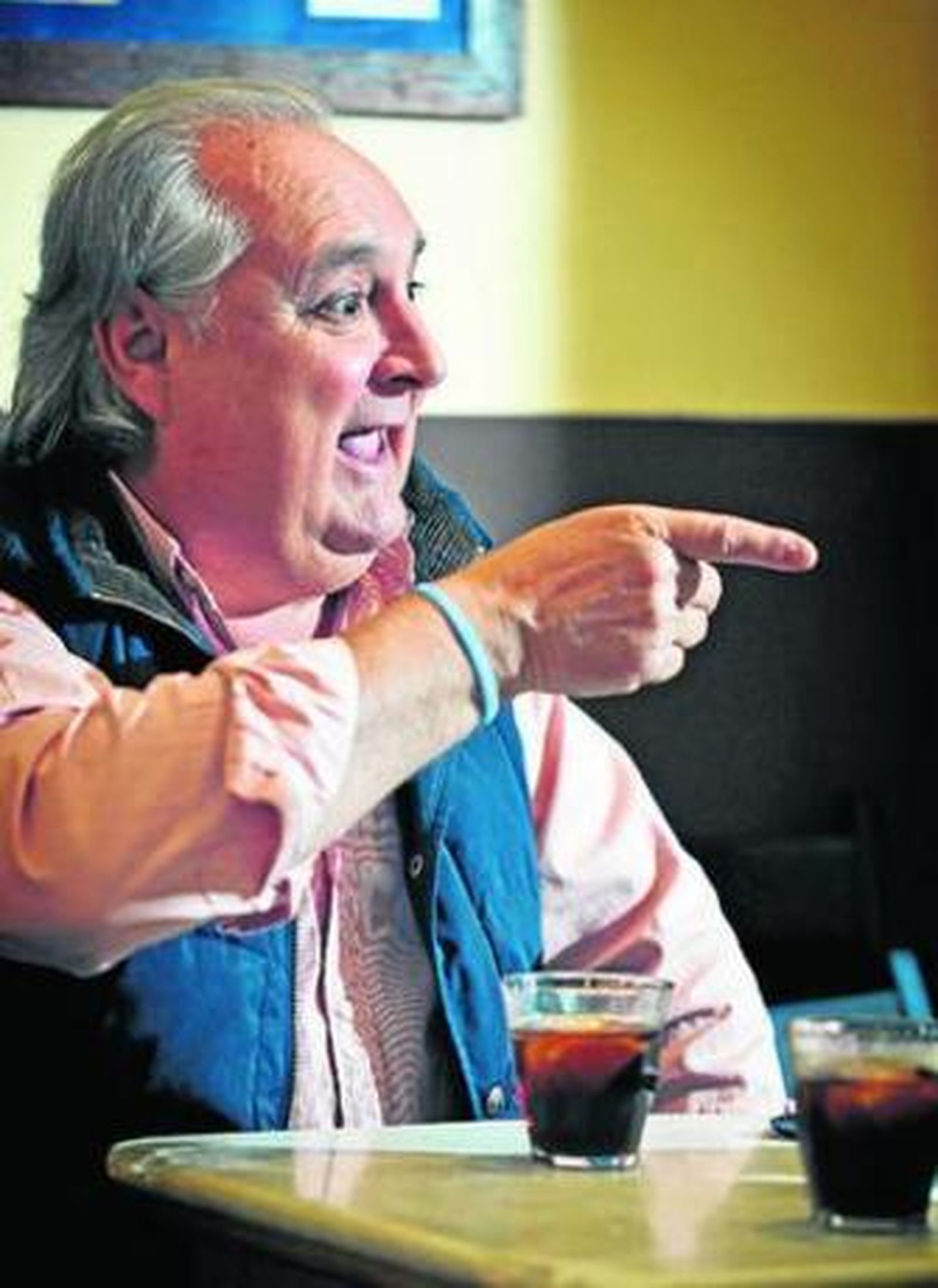 "Ahora se habla más en los bares de política que de fútbol"