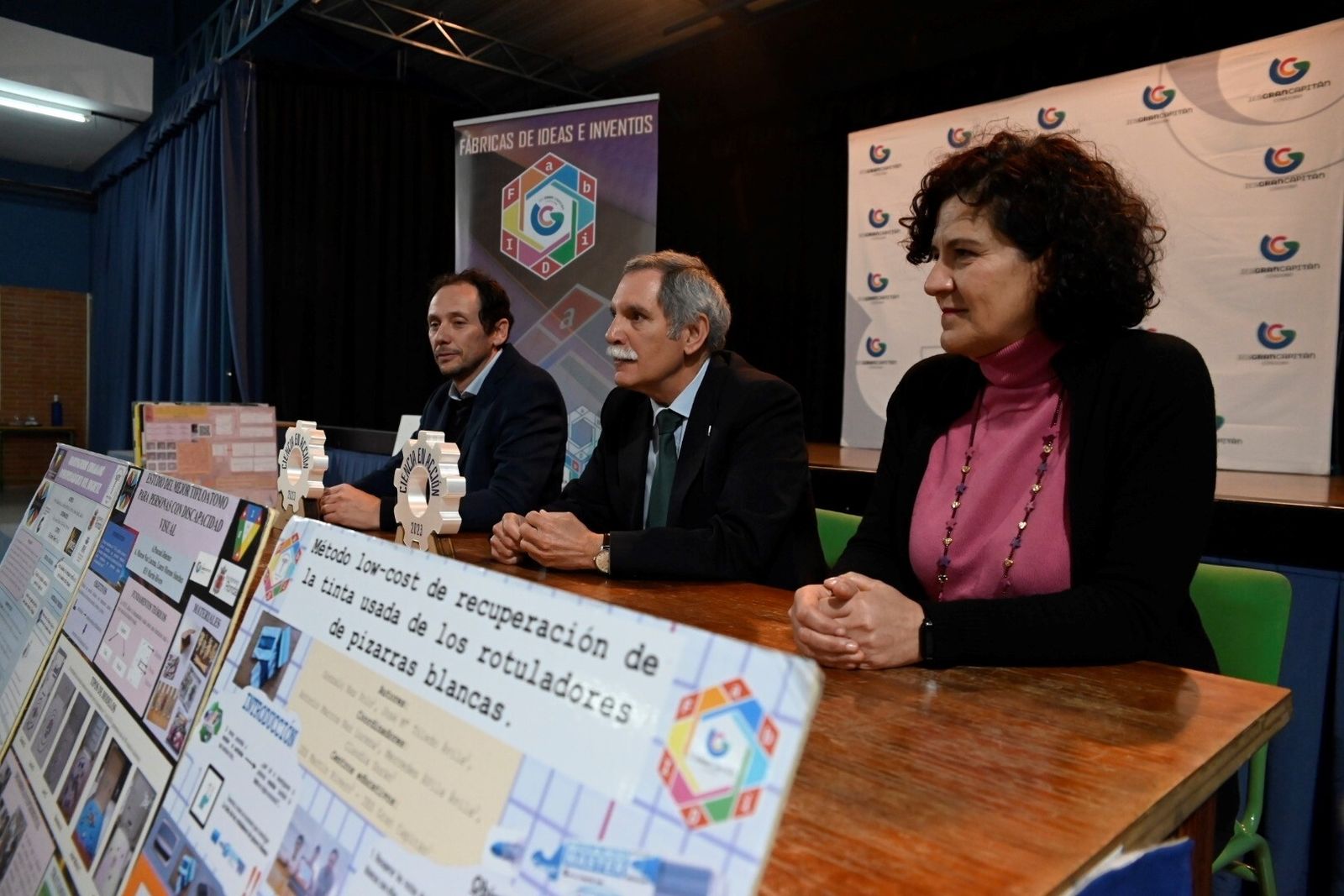 La entrega de los premios científicos al alumnado del instituto Gran Capitán de Córdoba, en imágenes