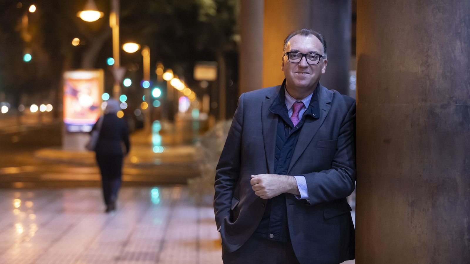 Bernal posa en una calle de Málaga