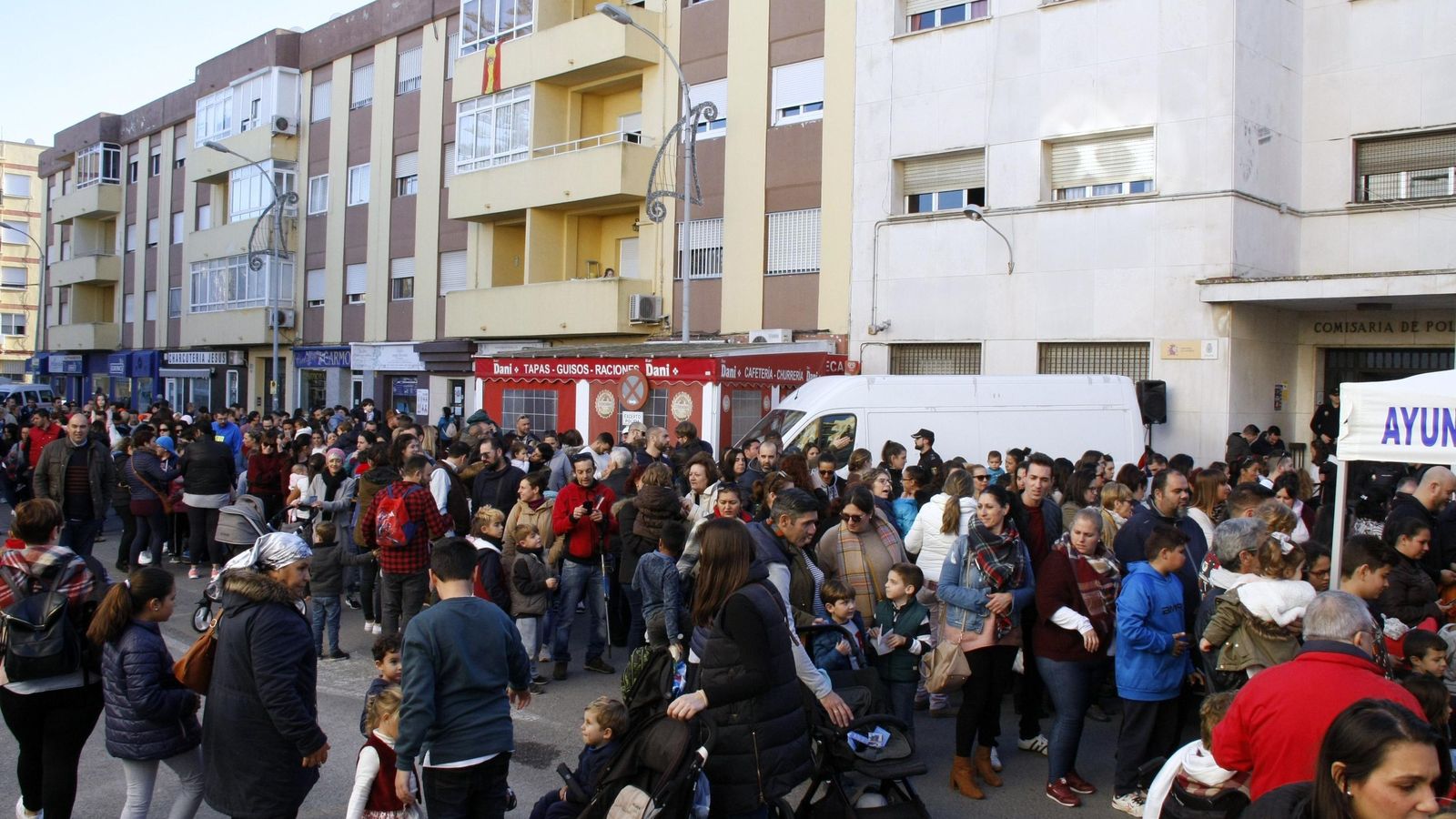 La avenida de la Constitución se ha cortado al tráfico durante toda la tarde.
