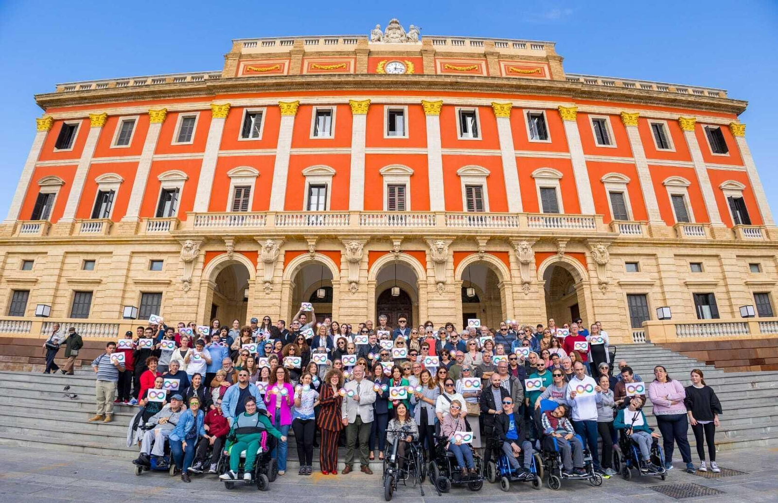 Lectura del manifiesto por el Día Internacional del Autismo en San Fernando.