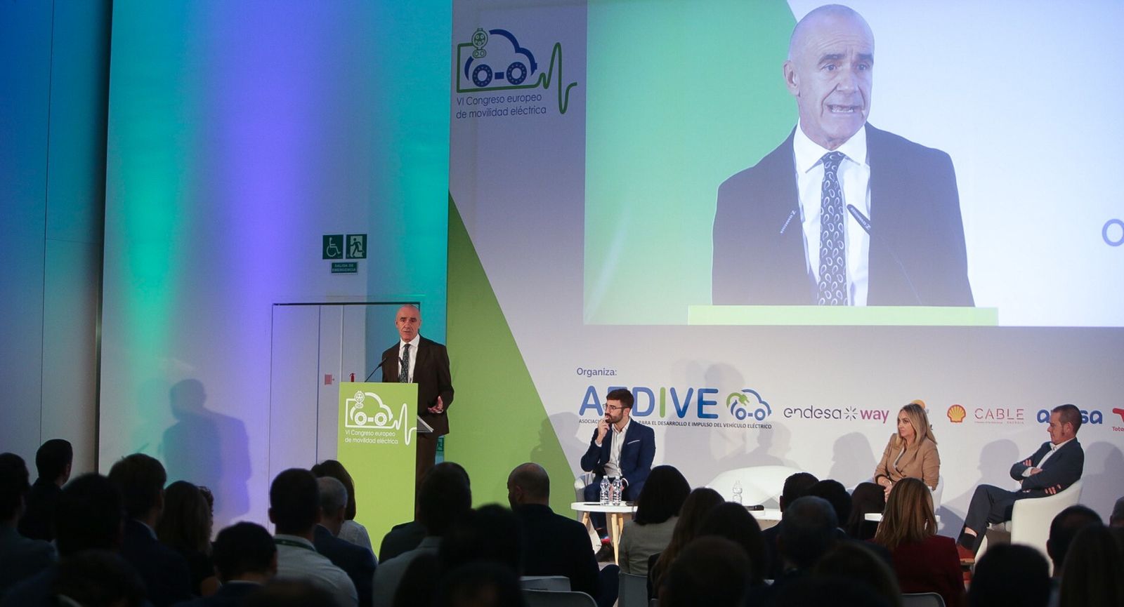 El alcalde de Sevilla, Antonio Muñoz, en la inauguración del Congreso Europeo de Movilidad Eléctrica en Sevilla.