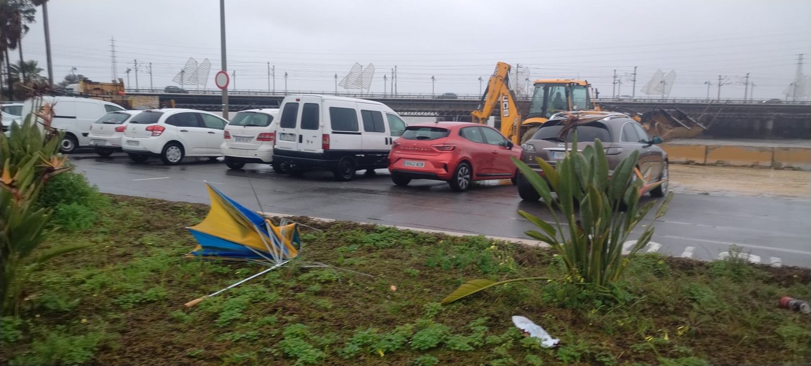 Las máquinas han habilitado diques de contención en la zona de Pozos Dulces.