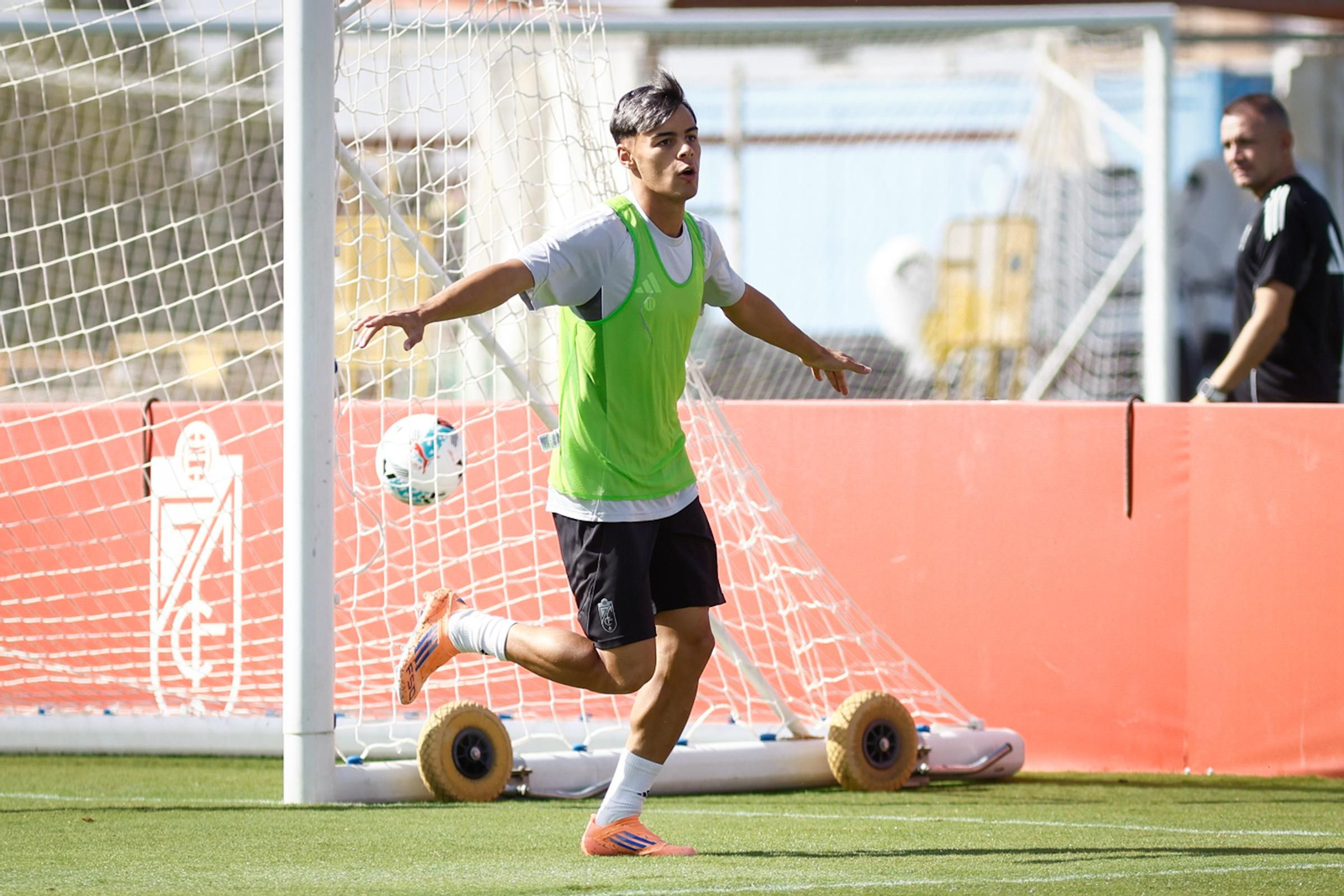 El entrenamiento con aficionados del Granada CF, en imágenes