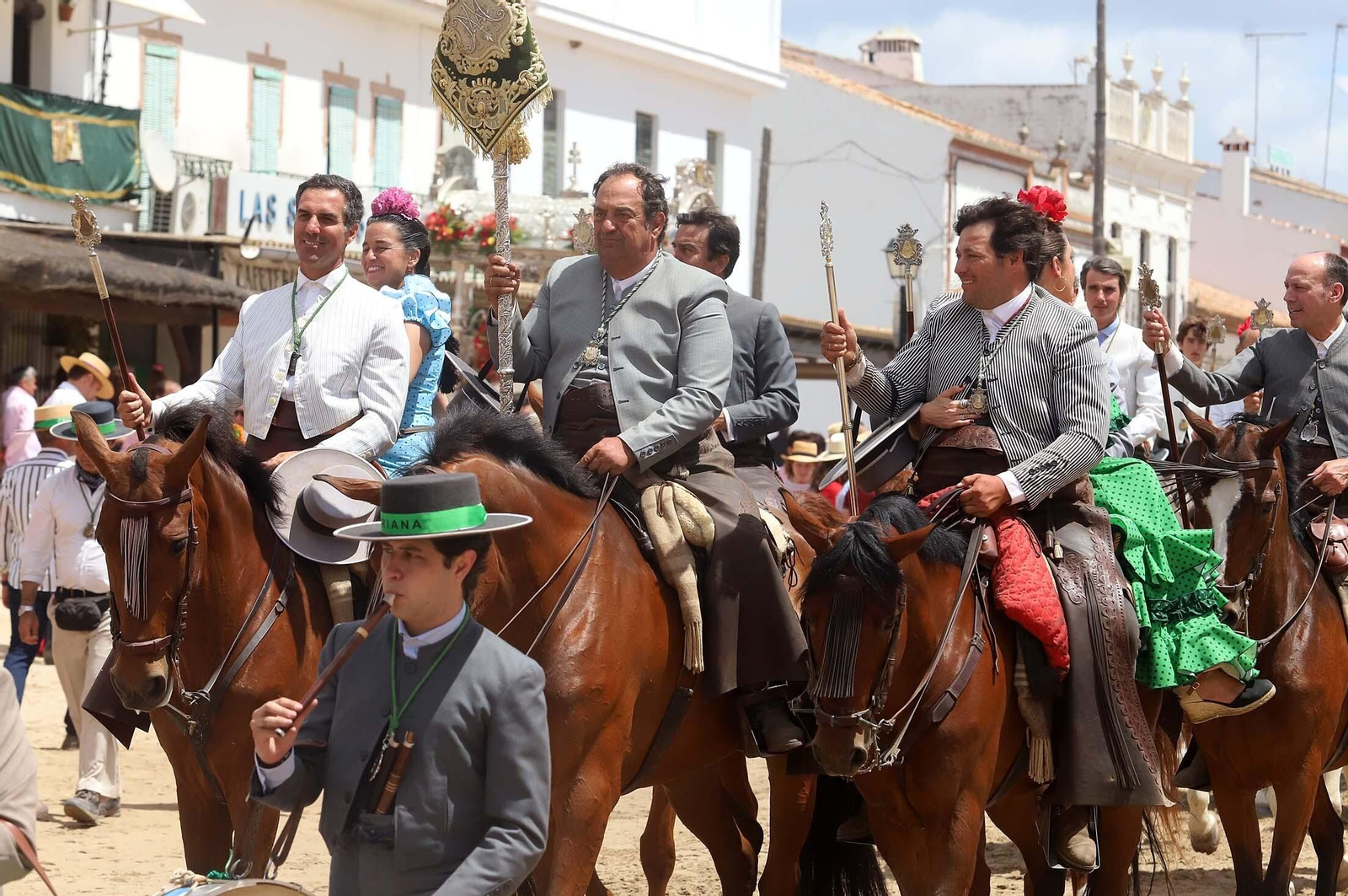 Imágenes del ambiente El Rocío y en Casas de Hermandades
