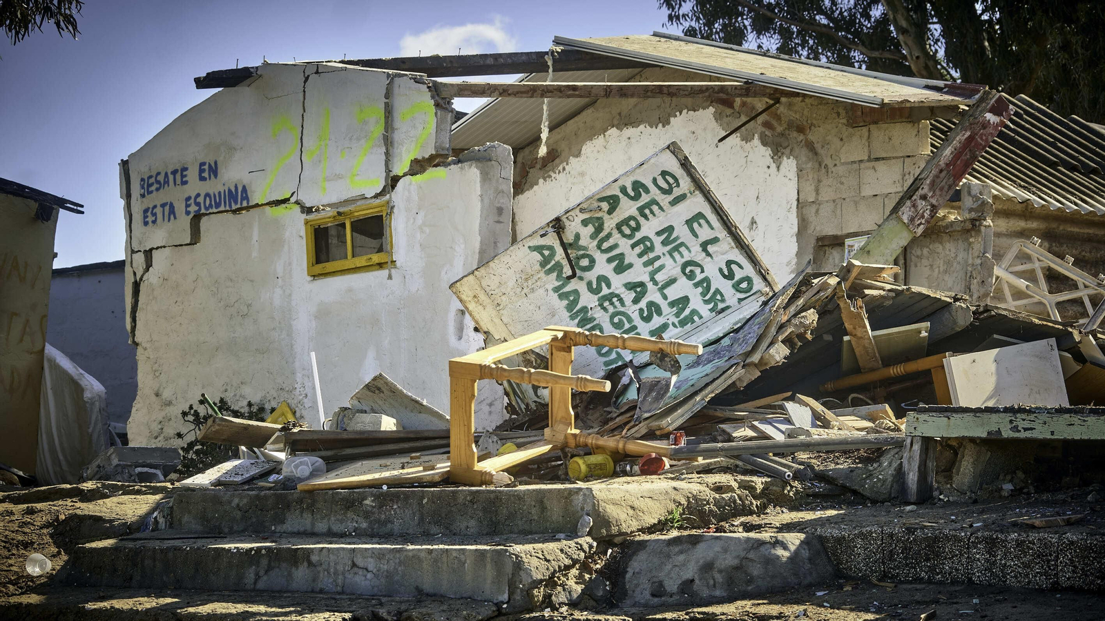 Derribos de las casetas de pescadores en la playa de La Casería