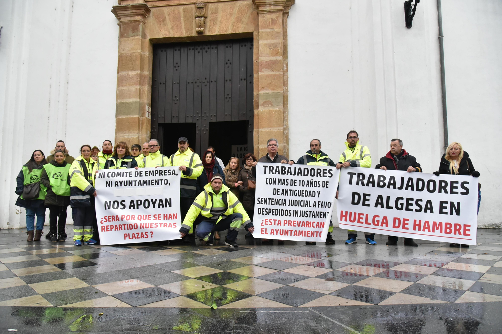 Protesta de trabajadores de Algesa en huelga de hambre en la iglesia de La Palma, en diciembre de 2017. Protesta de trabajadores de Algesa en huelga de hambre en la iglesia de La Palma, en diciembre de 2017.