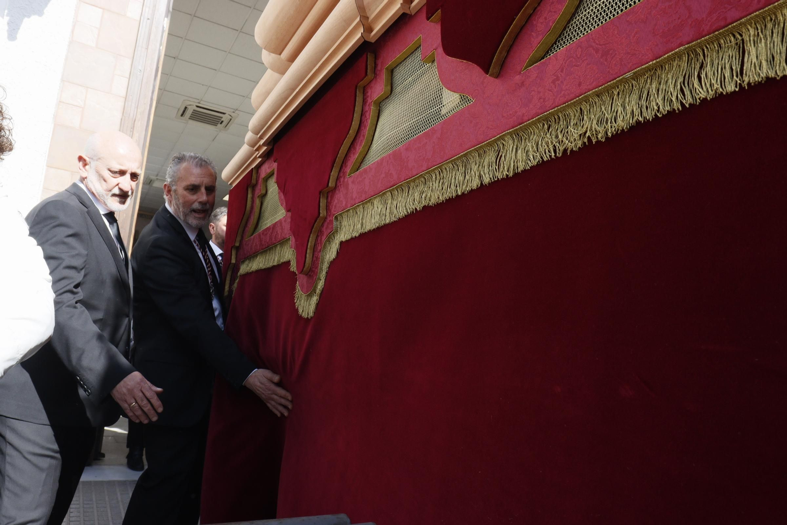 Imágenes de la salida del Amor en la Semana Santa de Chiclana 2025
