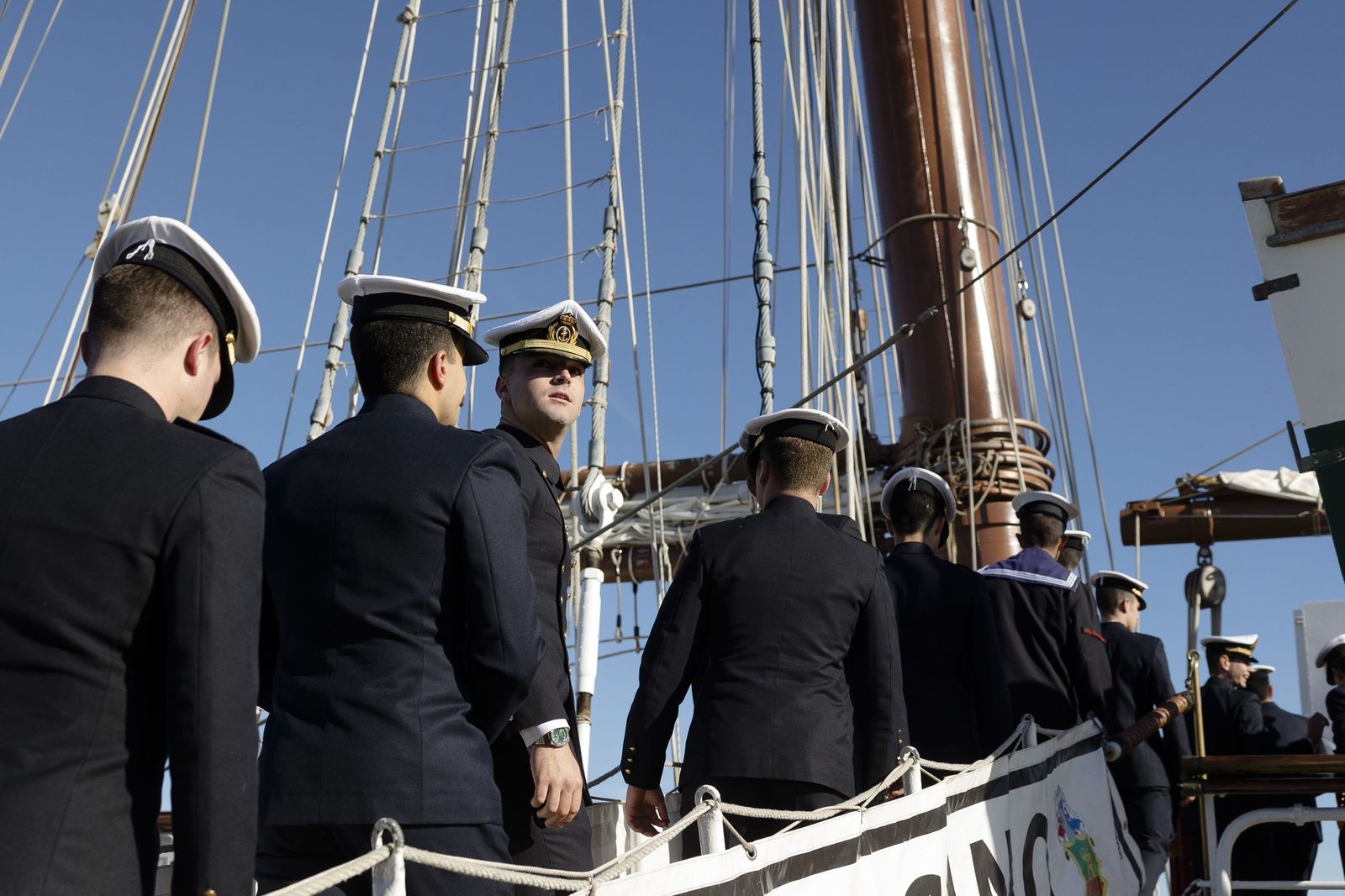 Las imágenes de la despedida del Juan Sebastián de Elcano