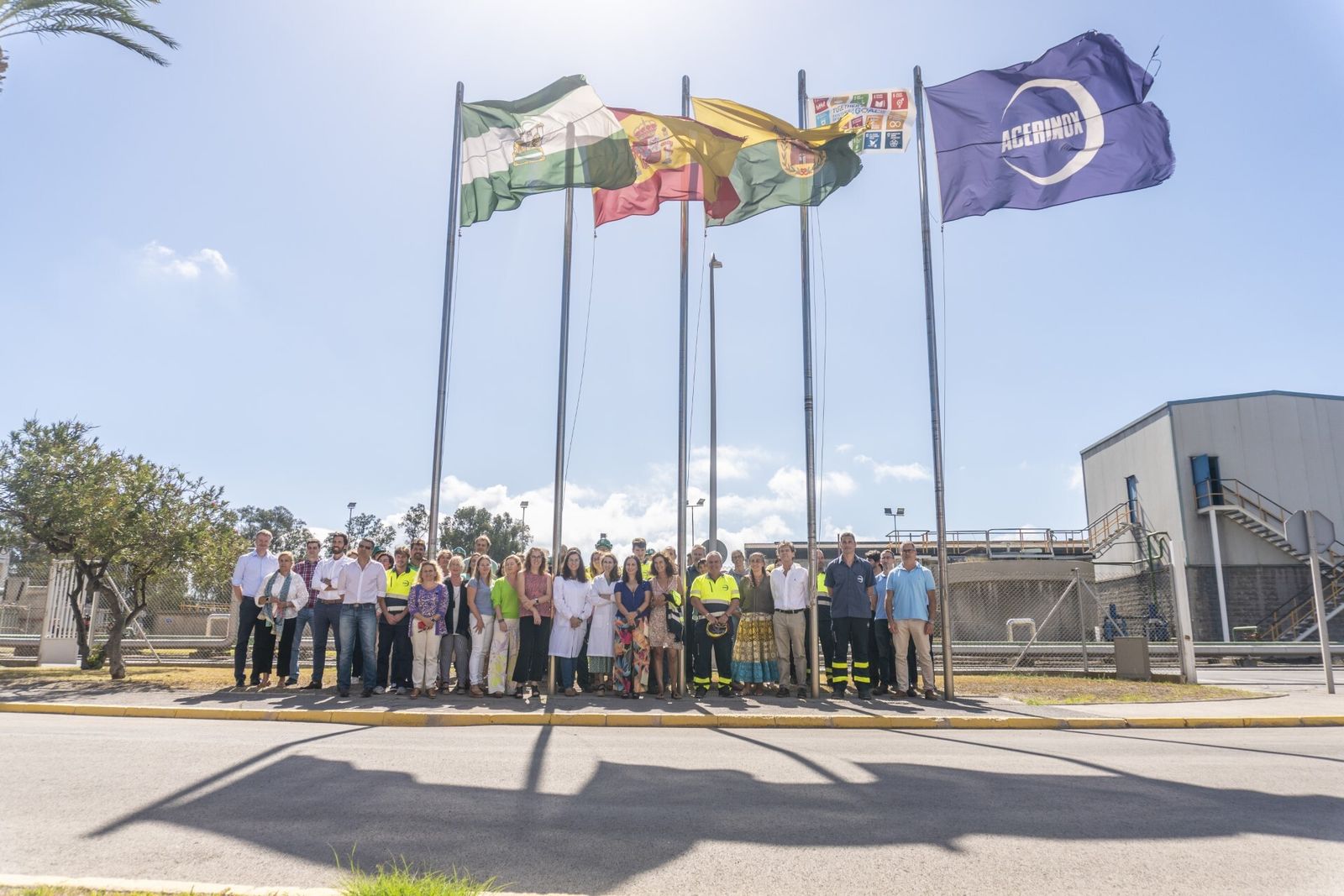 El izado de la nueva bandera lograda por Acerinox.